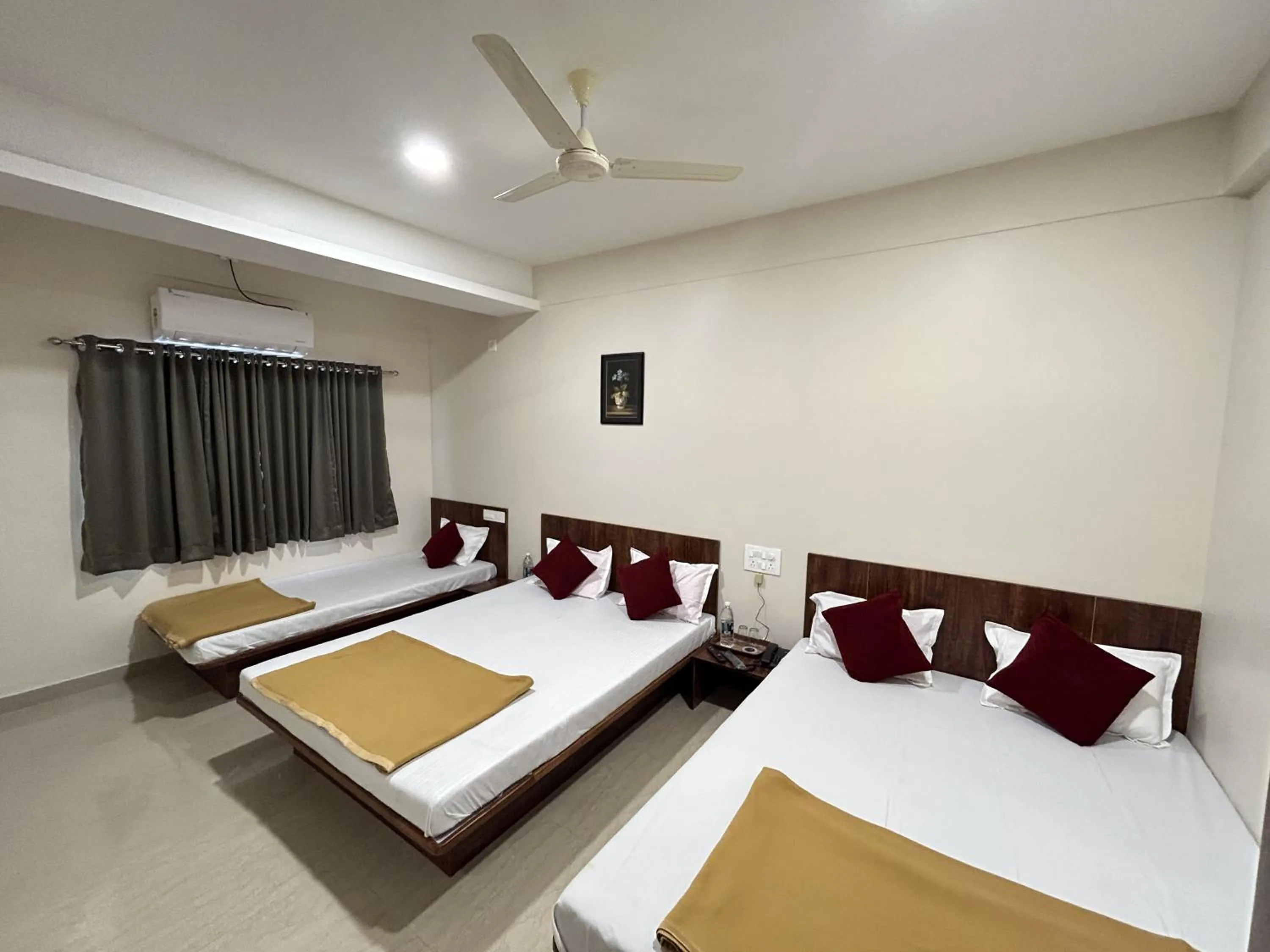 Photo of the whole room, Bed in Hotel Darshan Grand