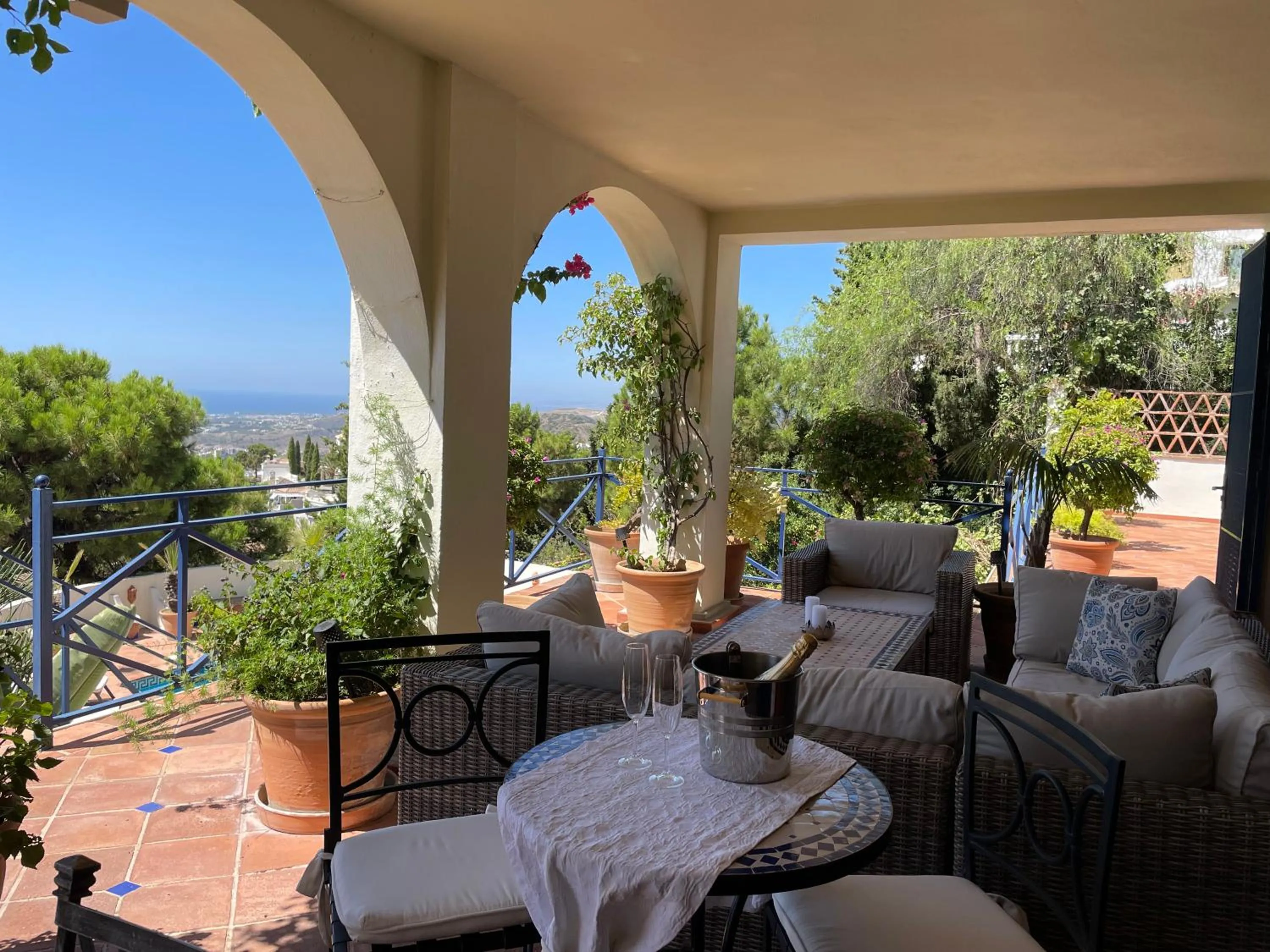 Lounge or bar in Boutique Hotel Maravilla - Marbella