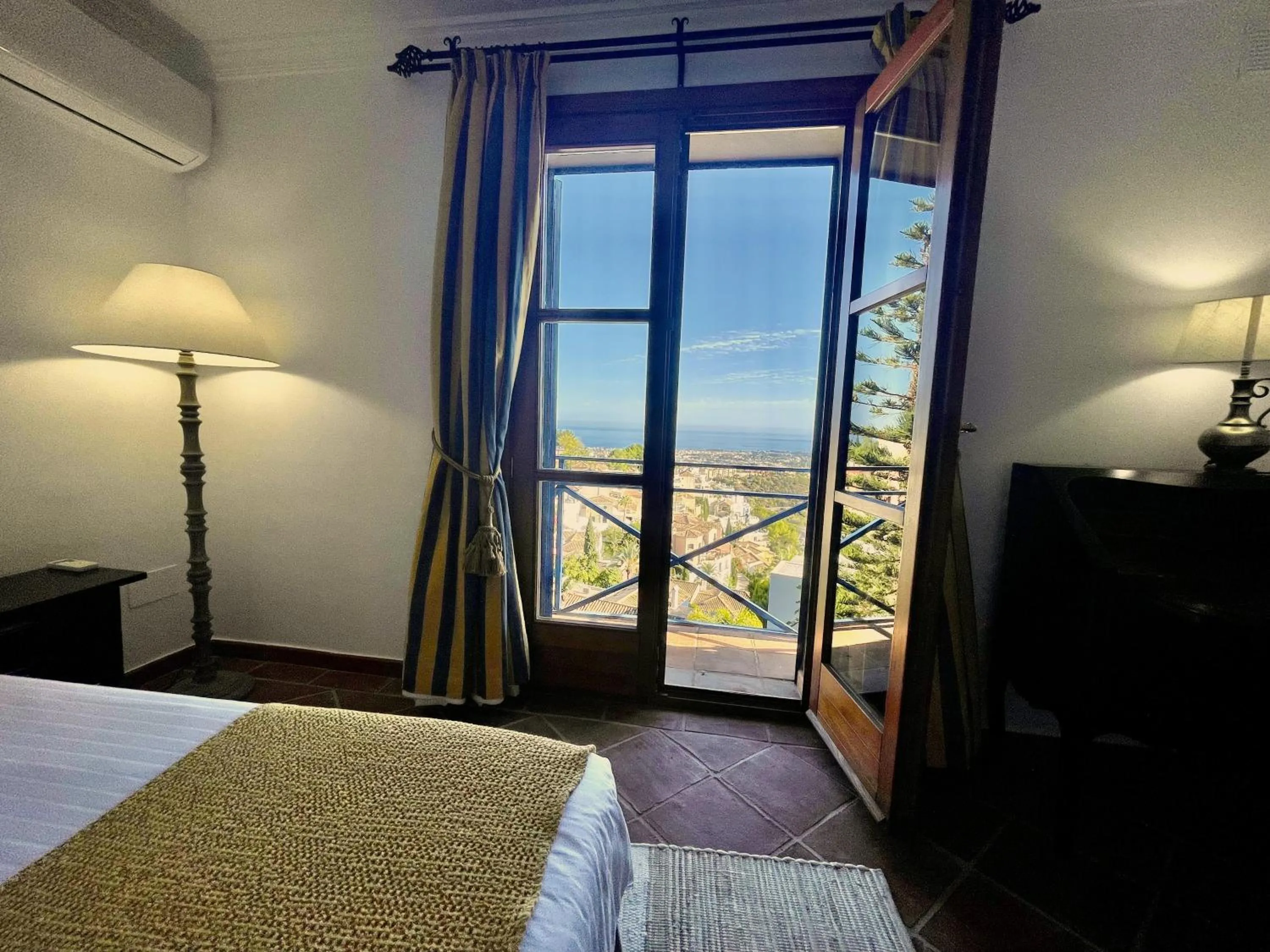 Bathroom, Bed in Boutique Hotel Maravilla - Marbella