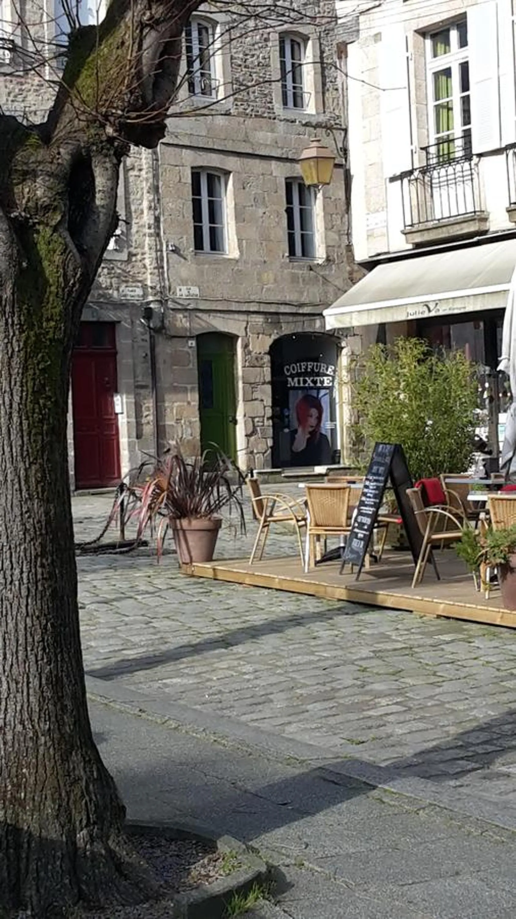Property building in Historical Center- Le Studio de St-Sauveur