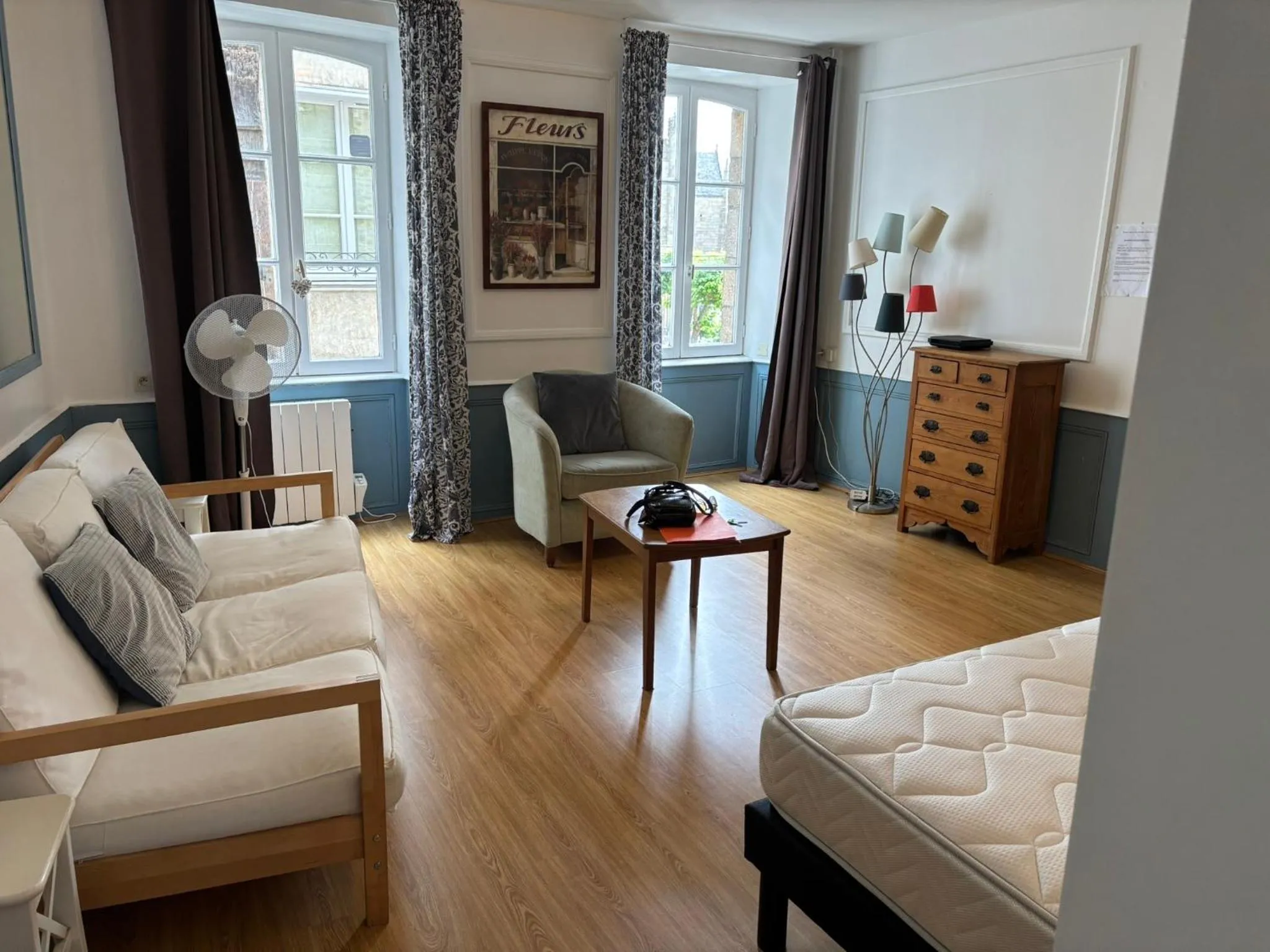 Living room in Historical Center- Le Studio de St-Sauveur