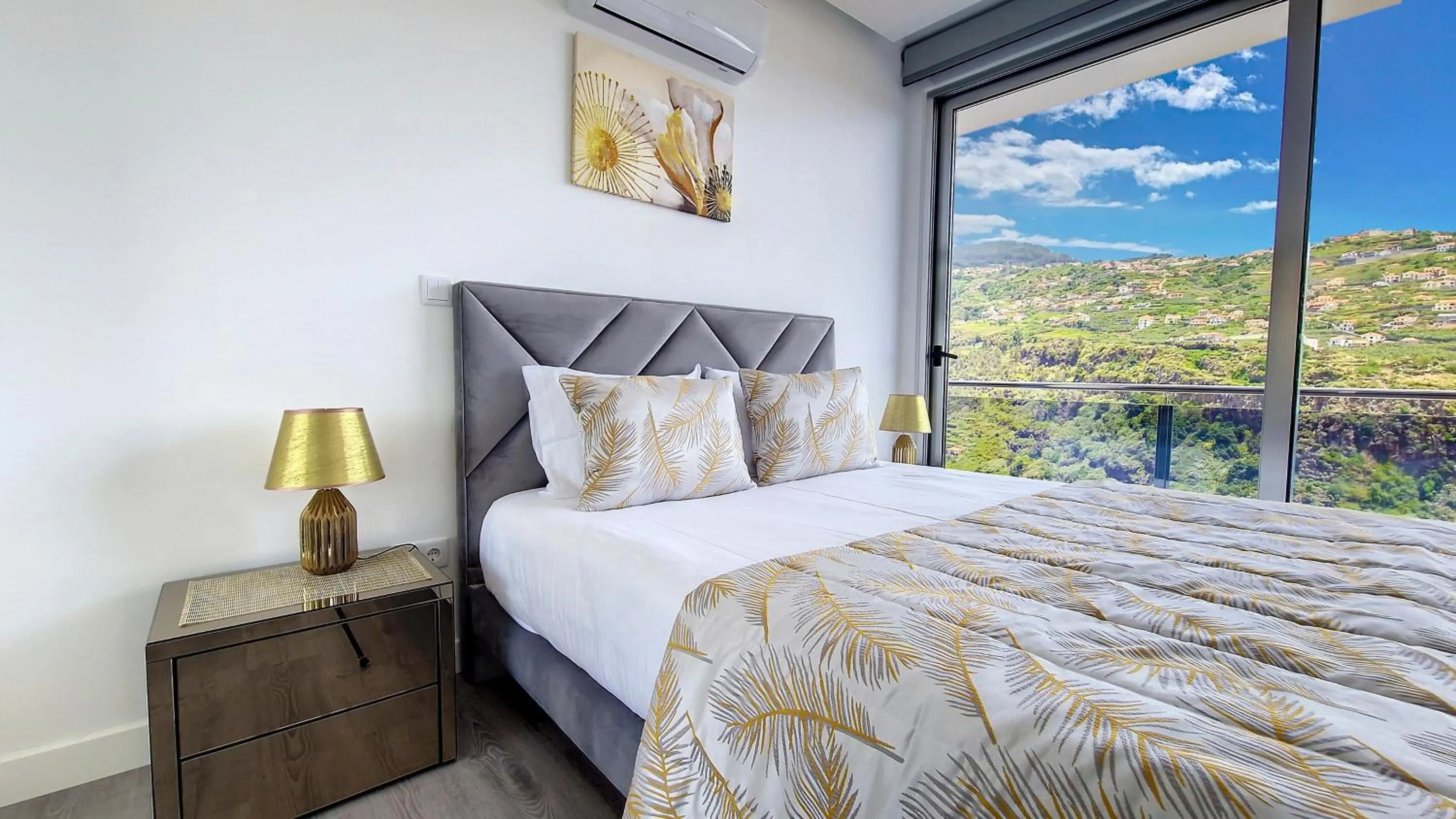 Bed in Villa Oceânica by LovelyStay