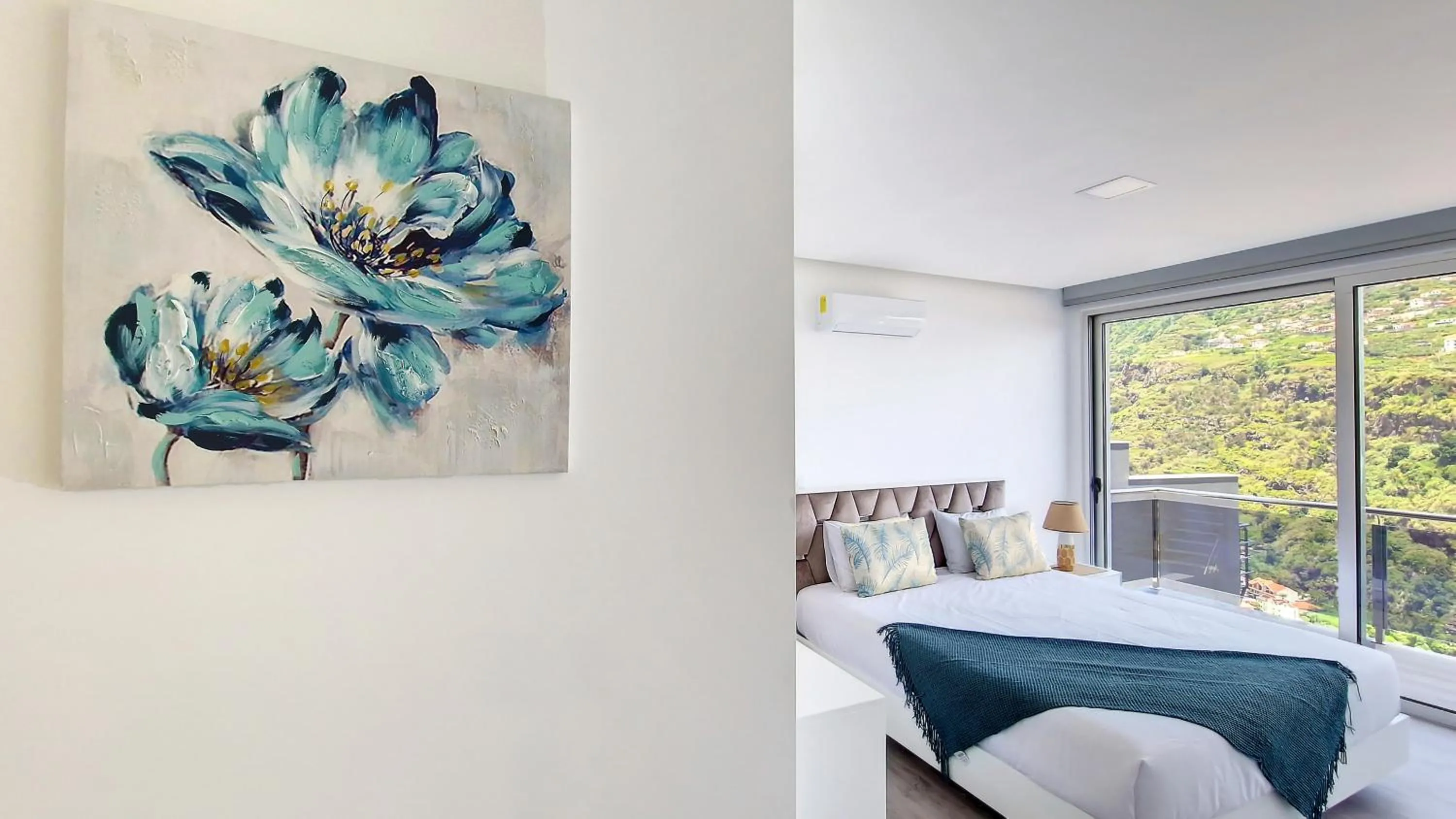 Bed in Villa Oceânica by LovelyStay