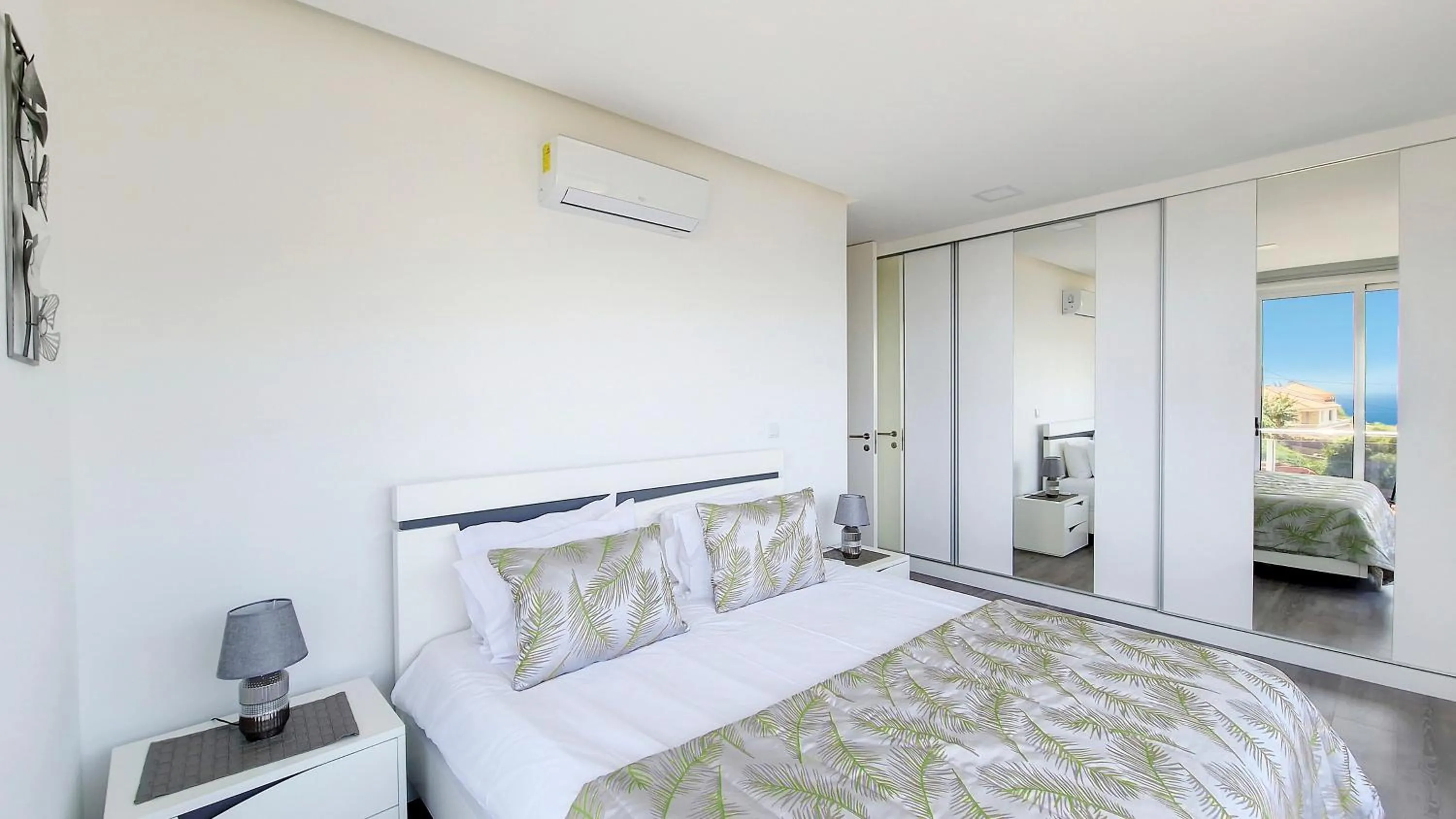 Bed in Villa Oceânica by LovelyStay