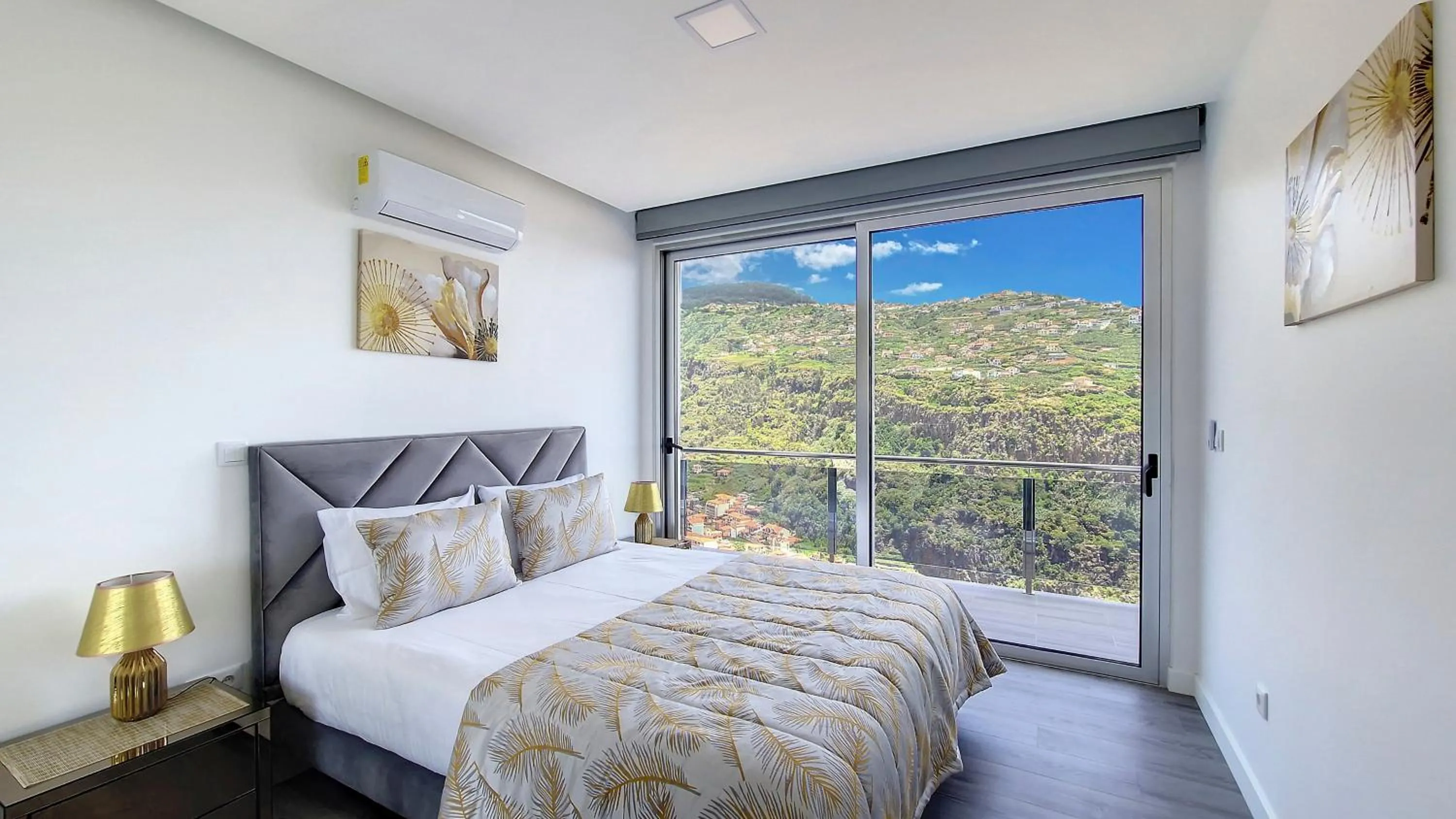 Bed in Villa Oceânica by LovelyStay
