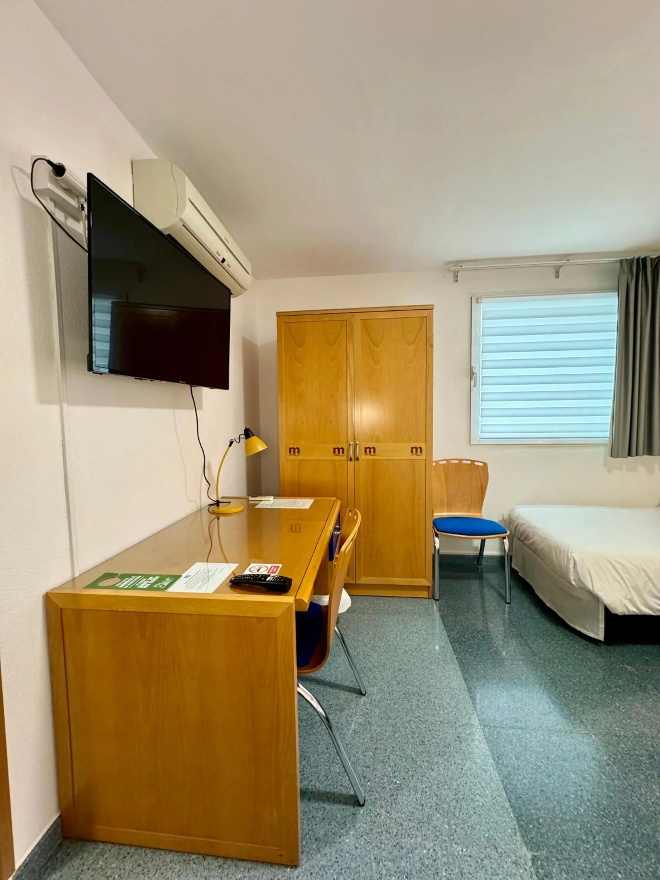 Bedroom, Bed in ResMed