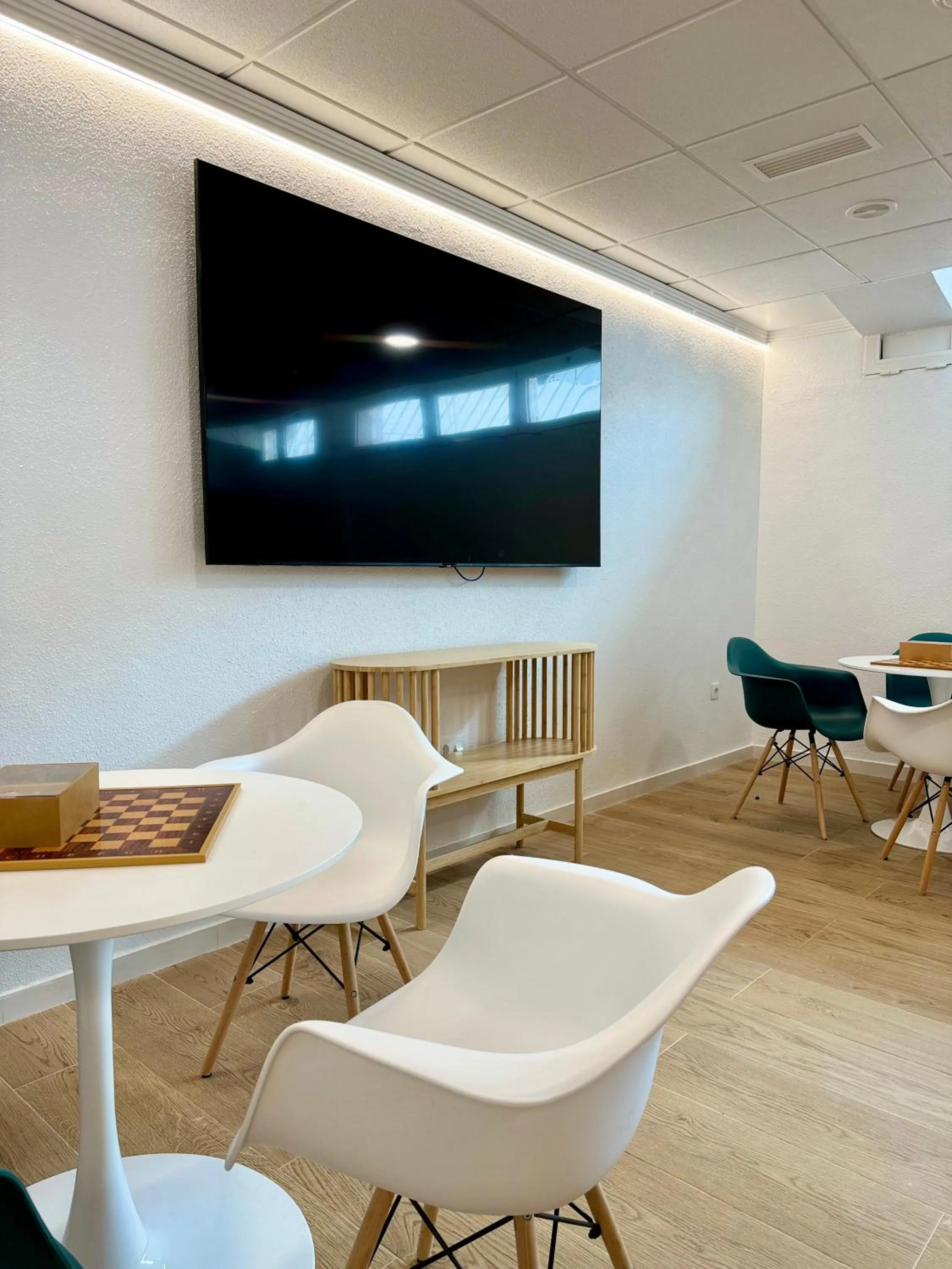 Communal lounge/ TV room, TV/Entertainment Center in ResMed