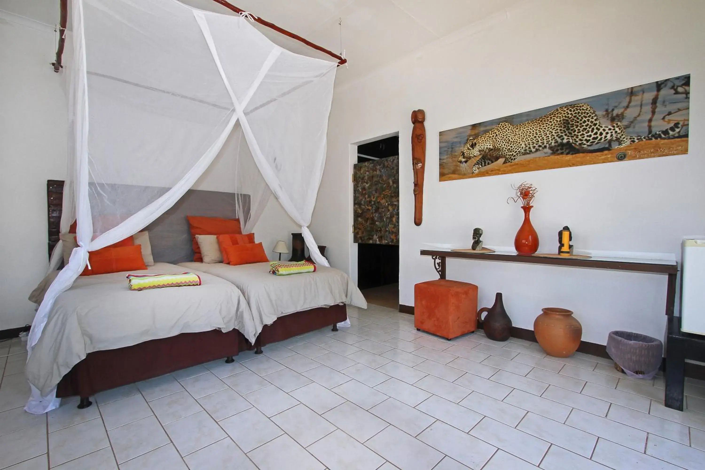 Twin Room - single occupancy - Leopard in Normann Safari Bush Lodge Twin Room - single occupancy - Leopard in Normann Safari Bush Lodge