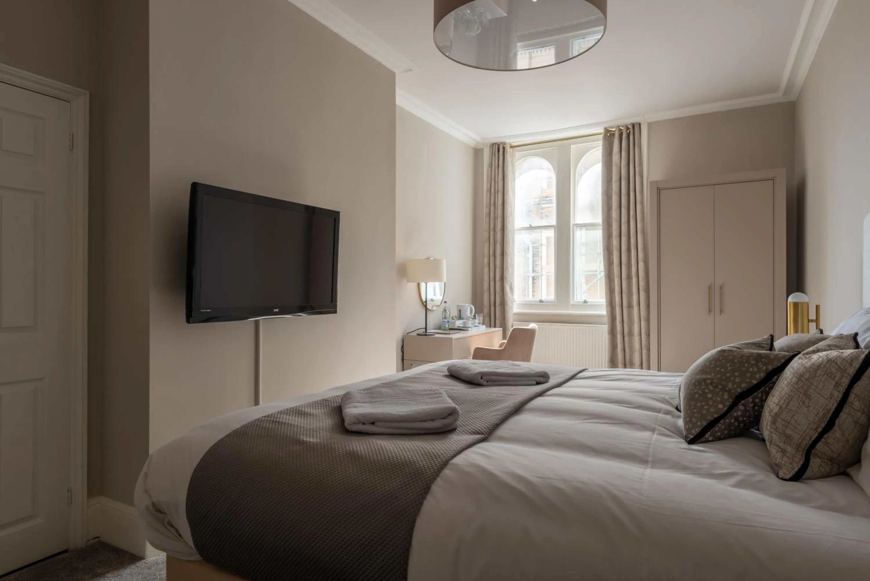 Bedroom, Bed in The Burlington