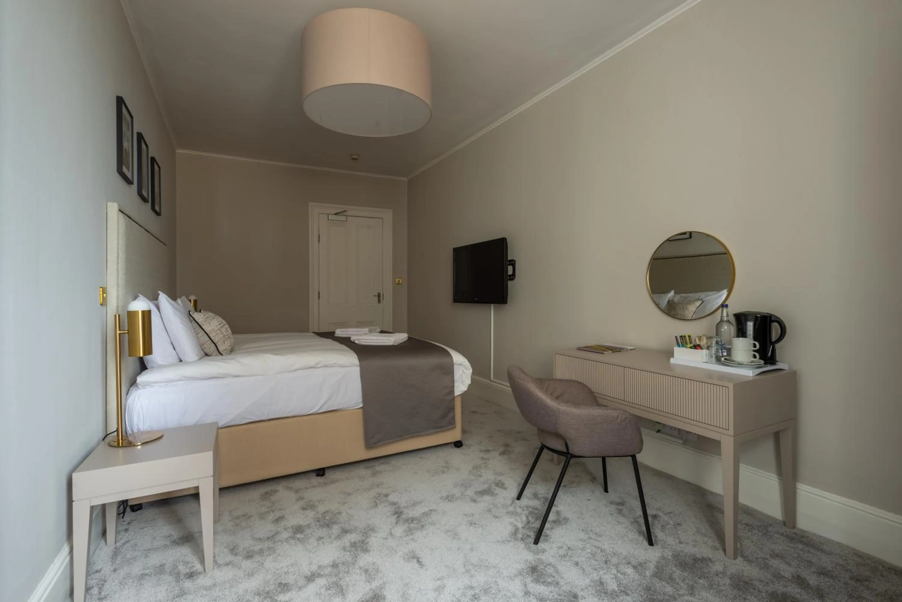 Photo of the whole room, Bed in The Burlington