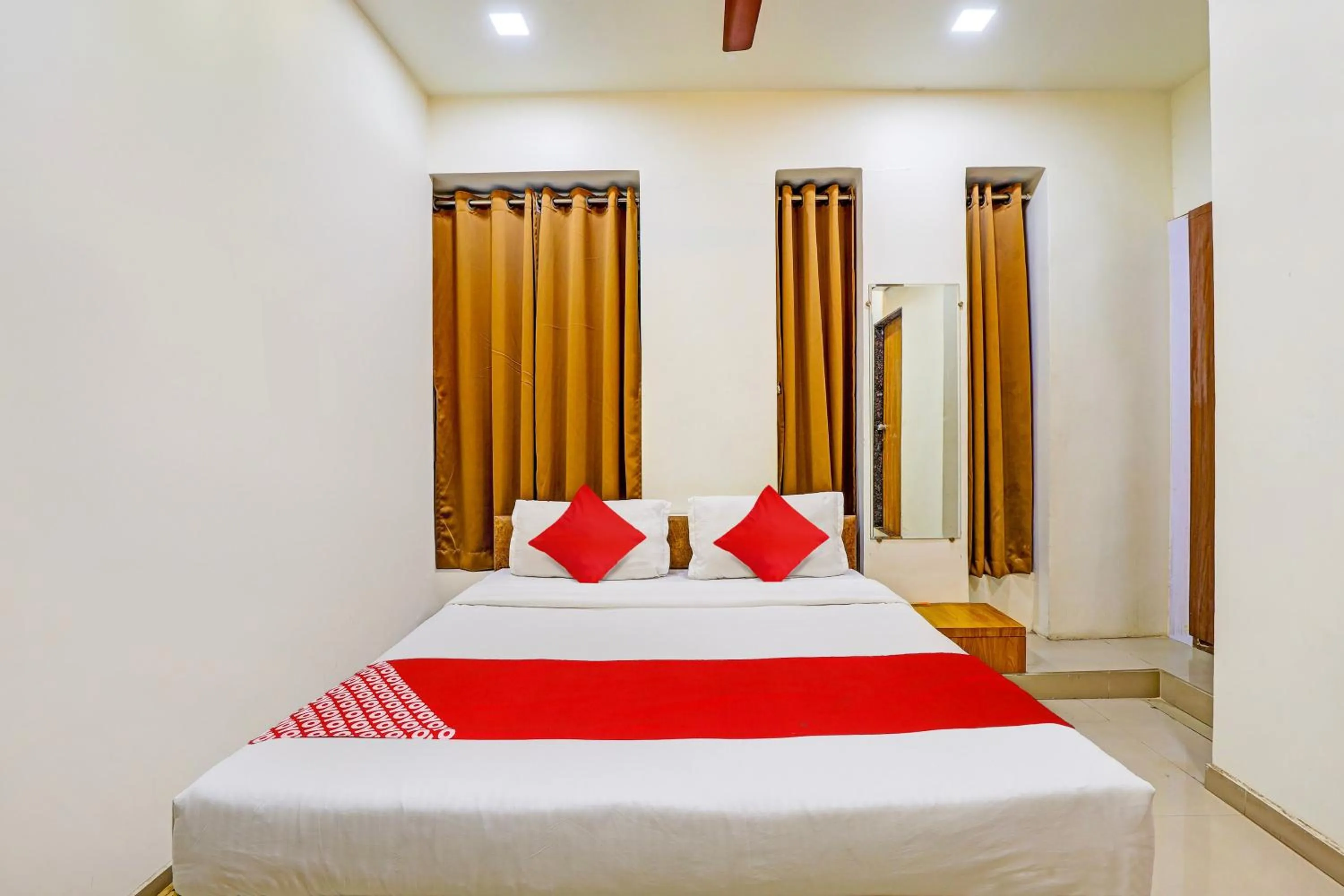 Bedroom in Hotel Madhav,Ahmedabad