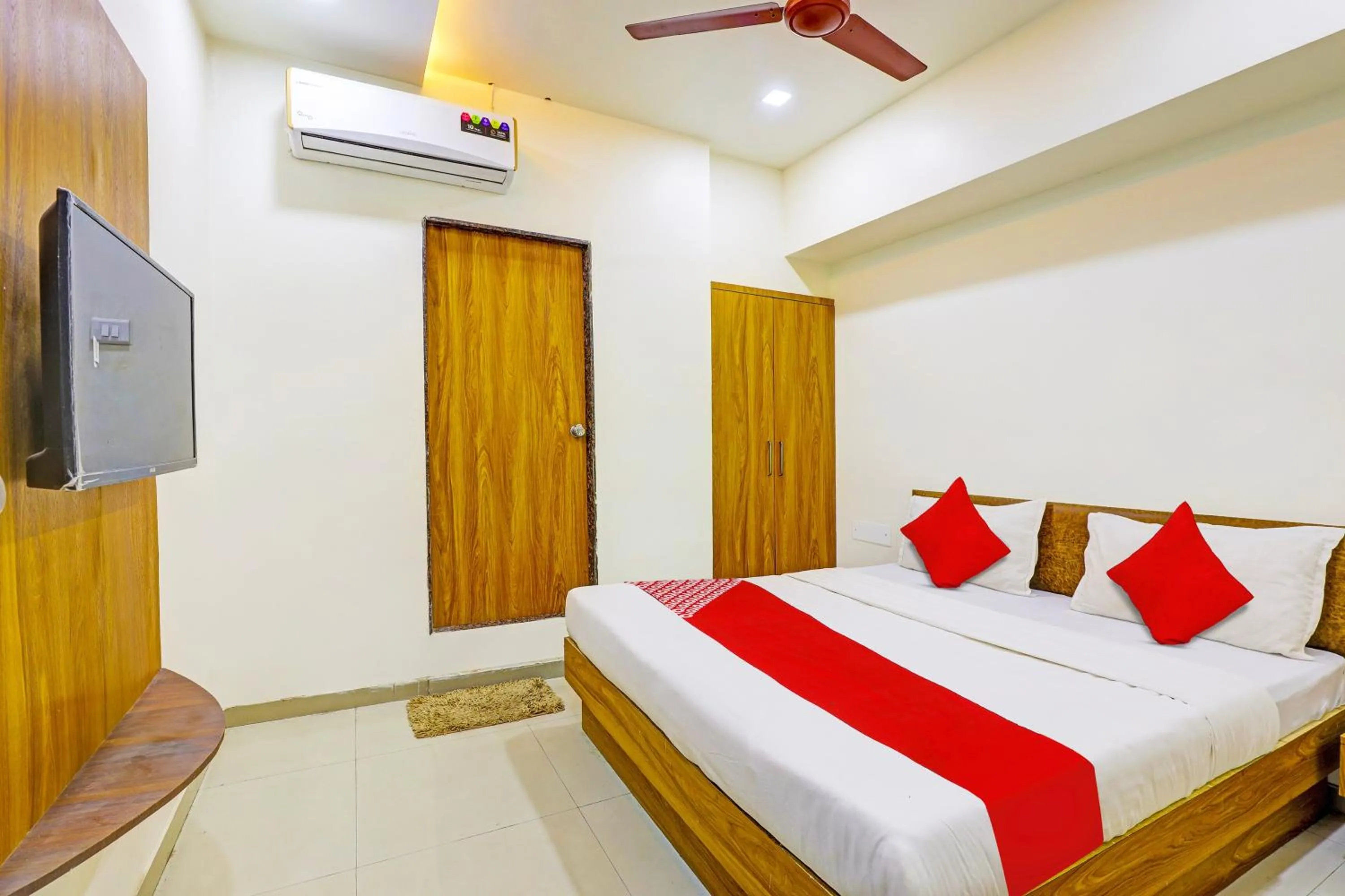 Bedroom in Hotel Madhav,Ahmedabad