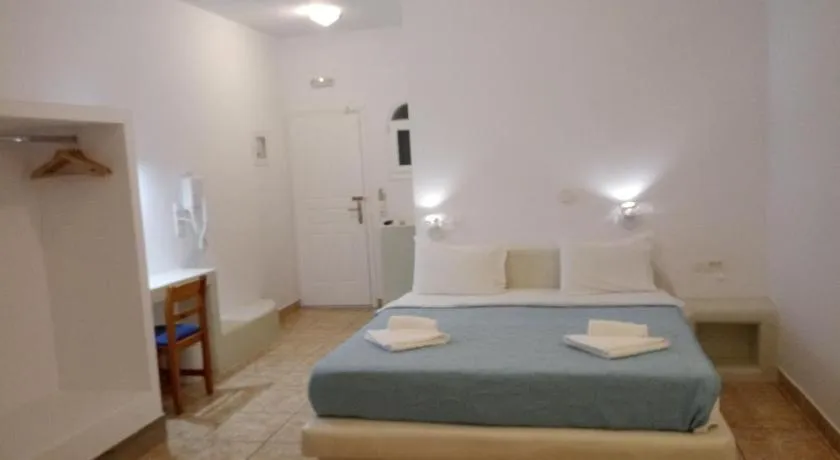 Bed in fira blue horizon