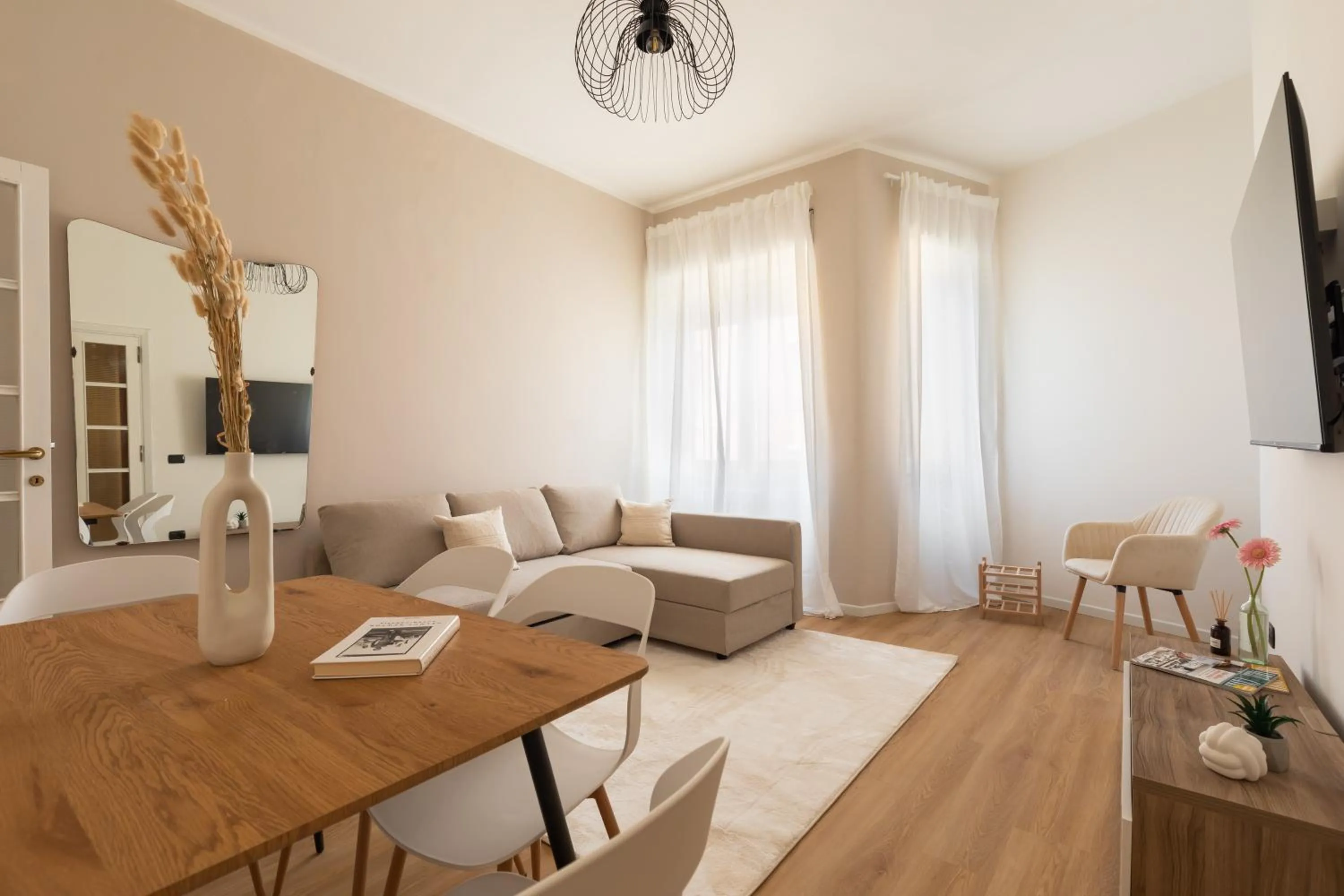 Three-Bedroom Apartment in [Ampio appartamento vicino al Vaticano]