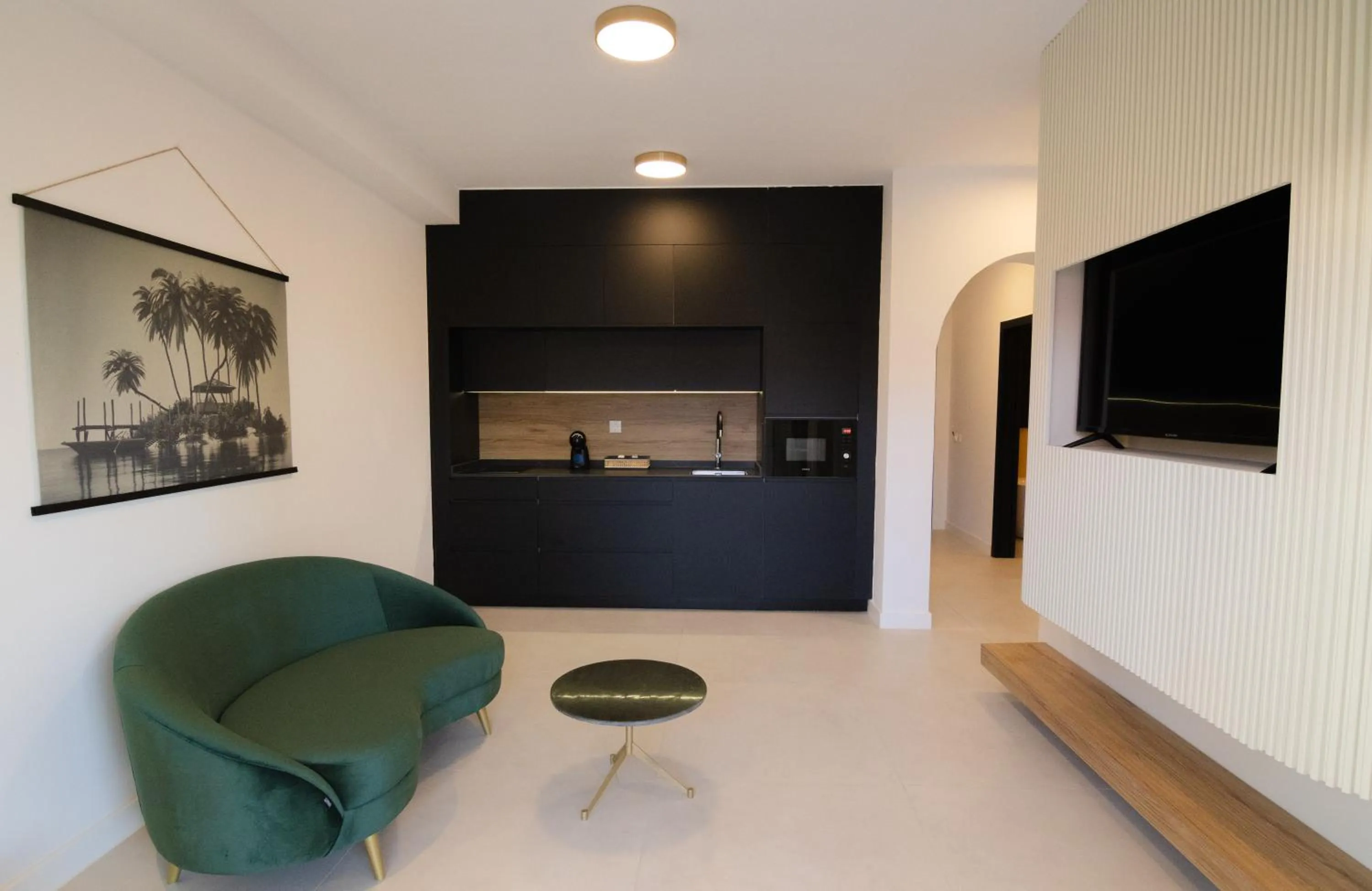 TV and multimedia in Hotel Estefania Boutique Suites