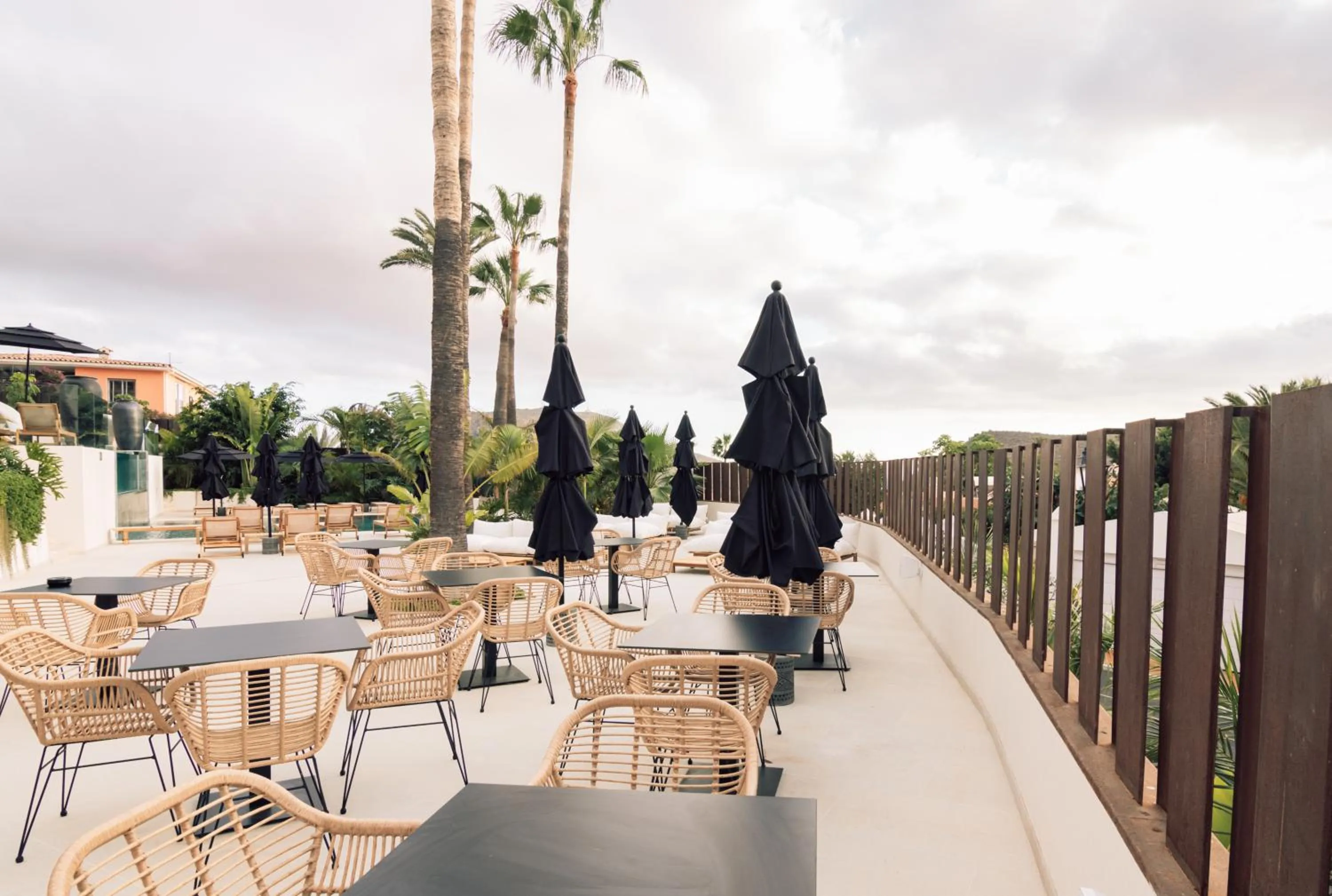 Lounge or bar in Hotel Estefania Boutique Suites