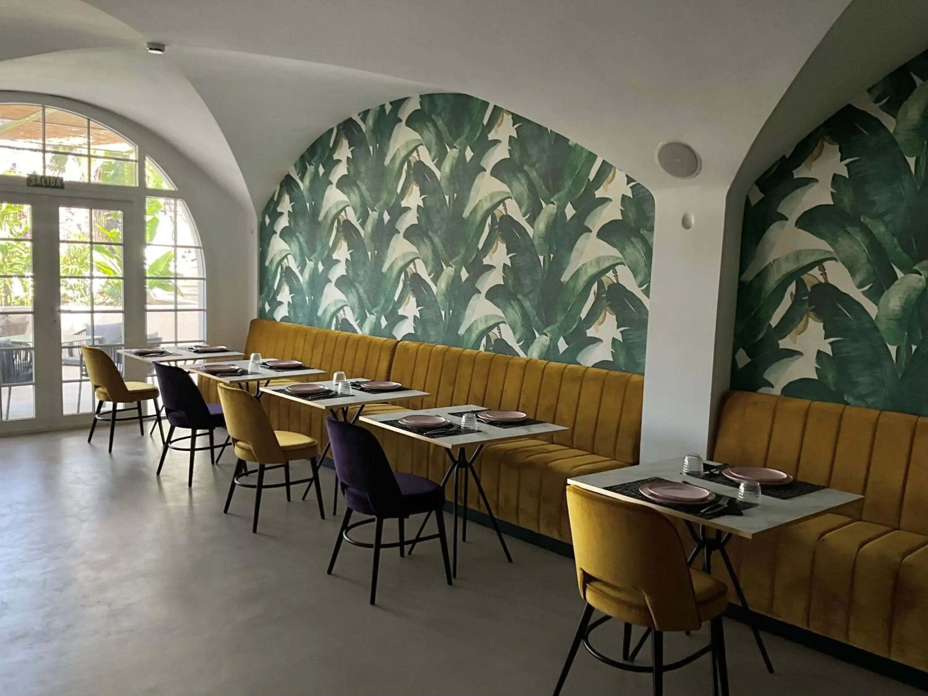 Restaurant/places to eat in Hotel Estefania Boutique Suites Restaurant/places to eat in Hotel Estefania Boutique Suites