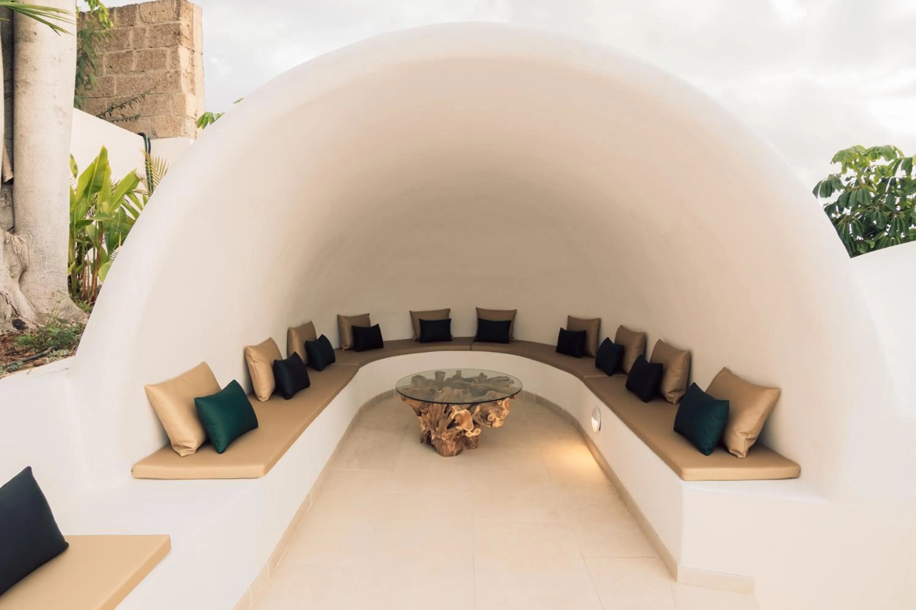 Swimming pool in Hotel Estefania Boutique Suites