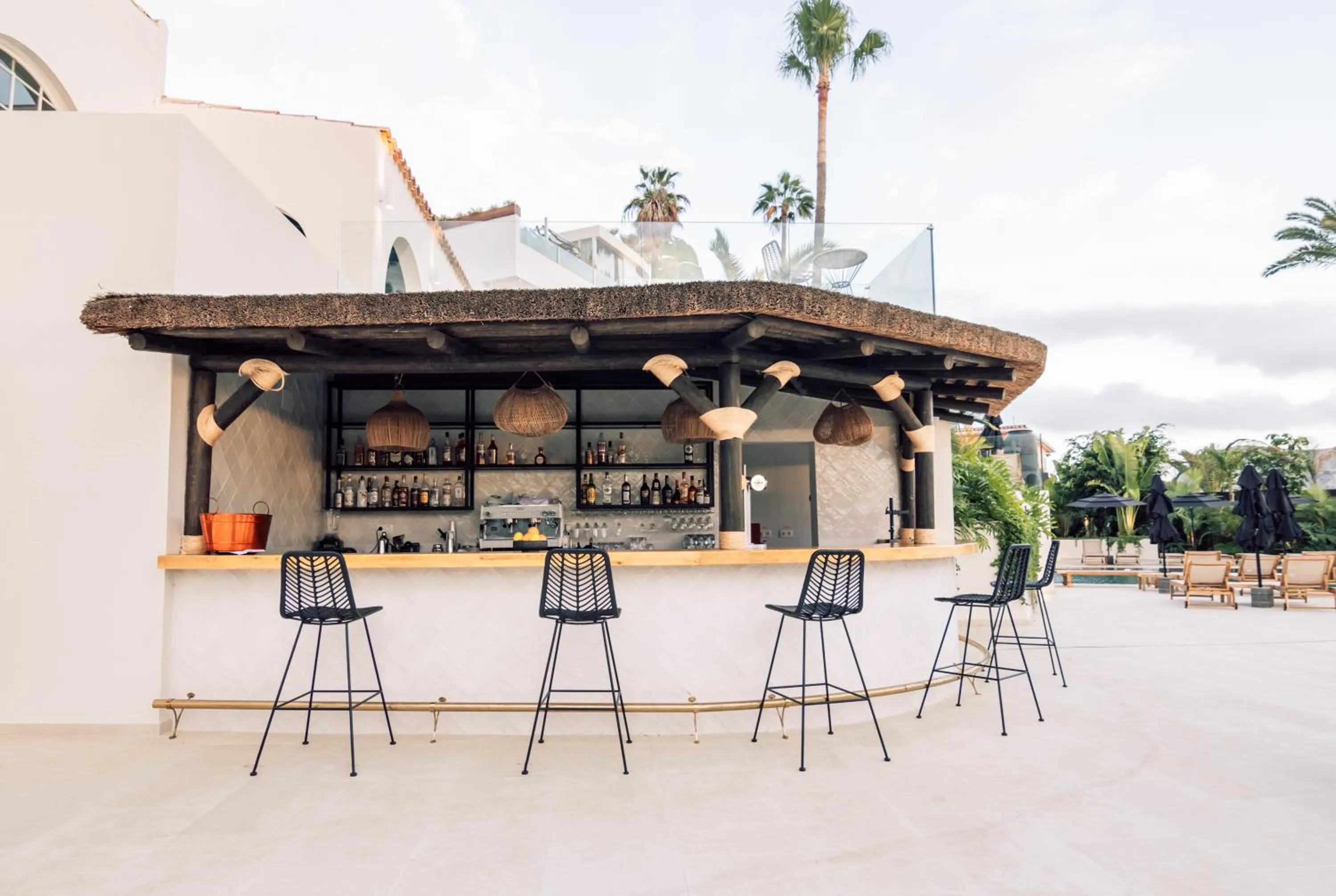 Lounge or bar in Hotel Estefania Boutique Suites