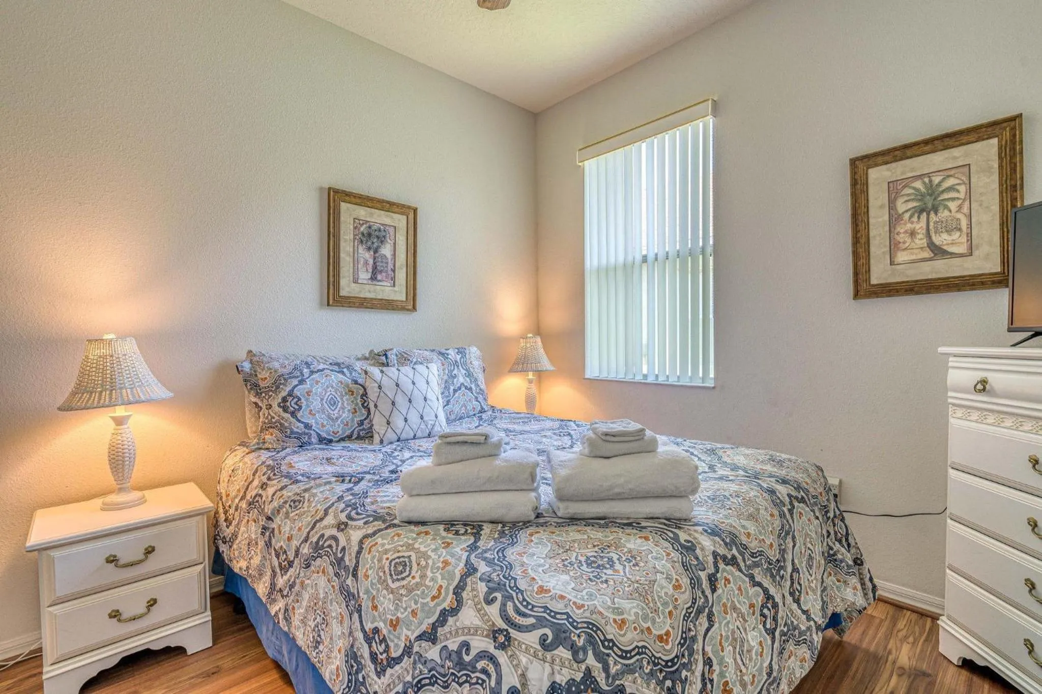 Bed in Mickey's Holiday Home