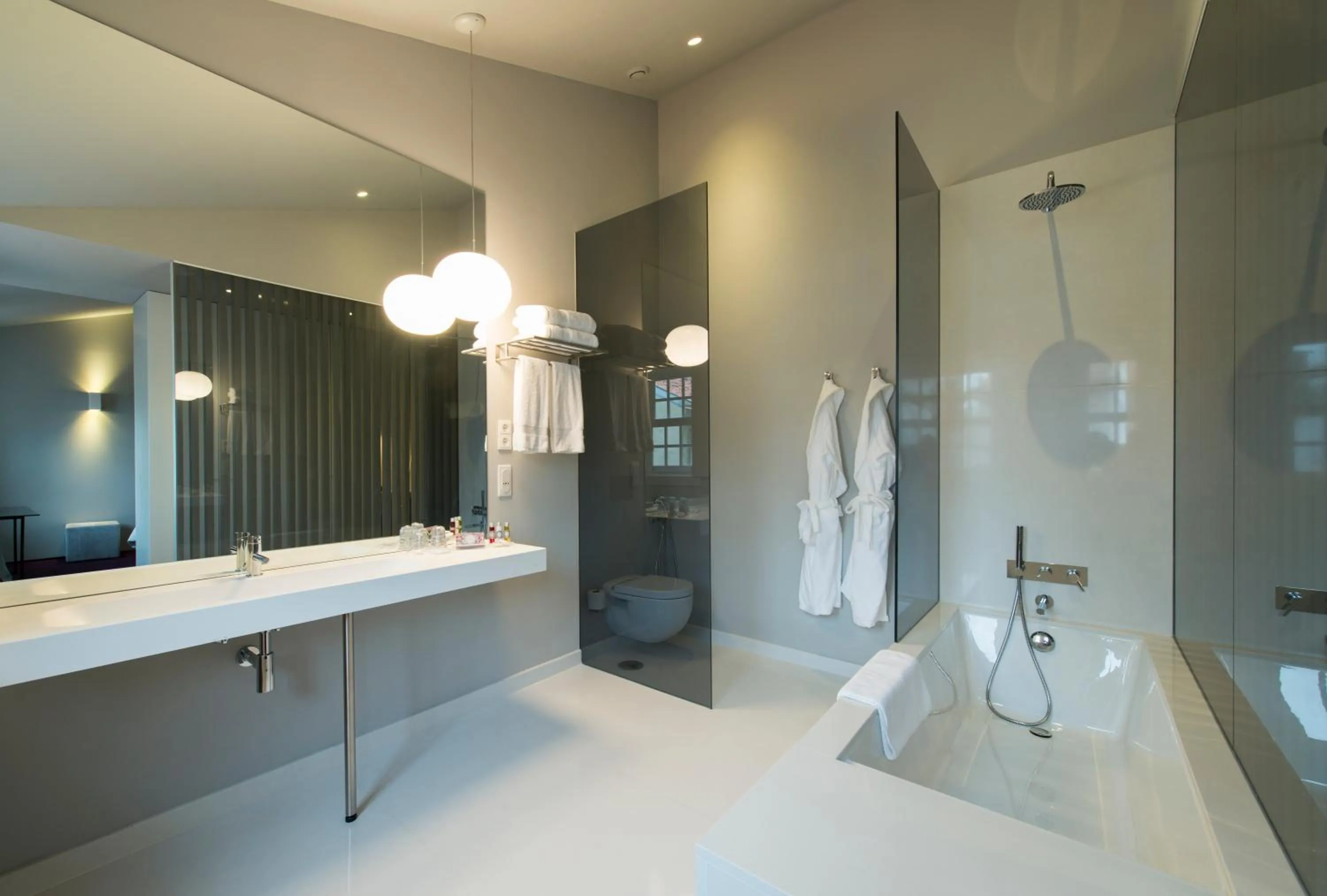 Shower in EMAJ Boutique Hotel