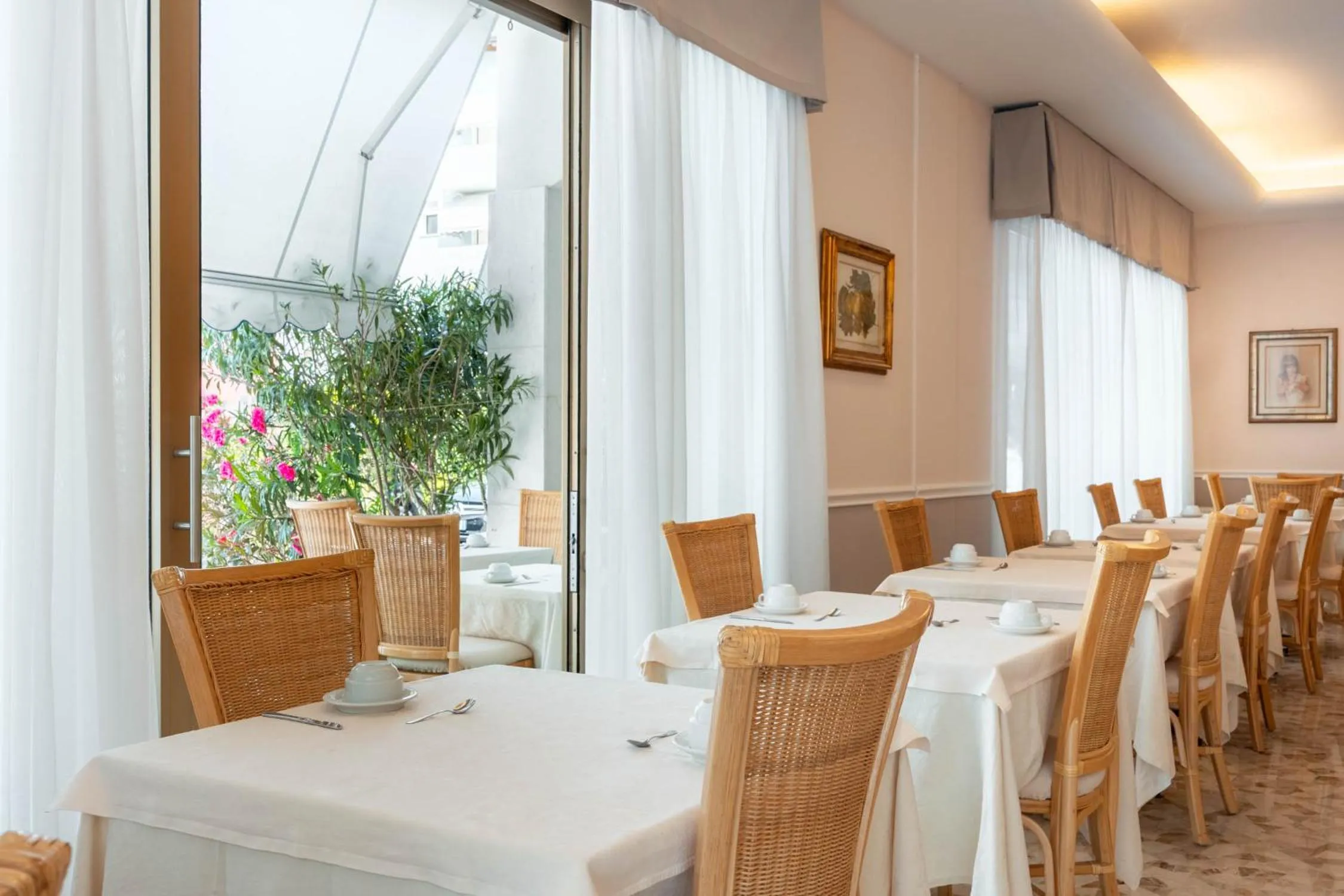 Restaurant/places to eat in Hotel Altea