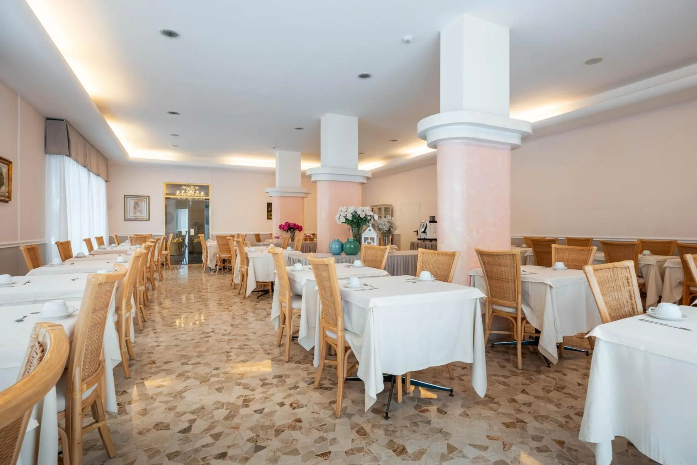 Restaurant/places to eat in Hotel Altea