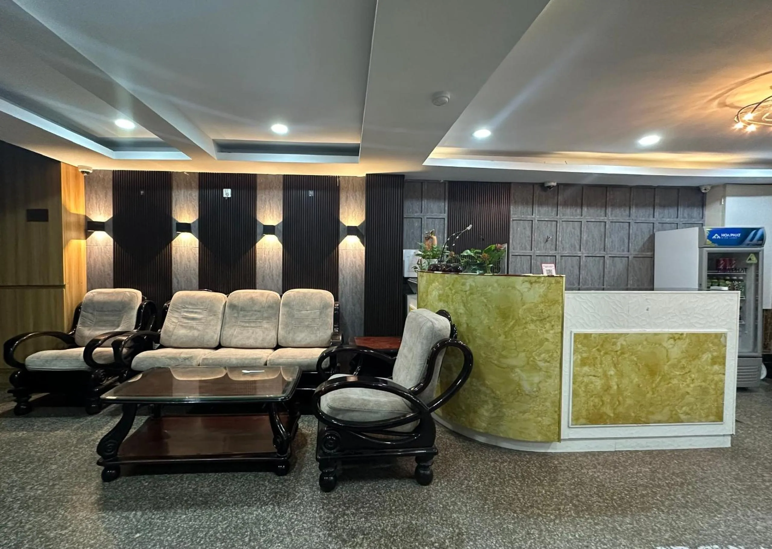 Communal lounge/ TV room in Quynh Giang Hotel - 10 minutes to Tan Son Nhat Airport
