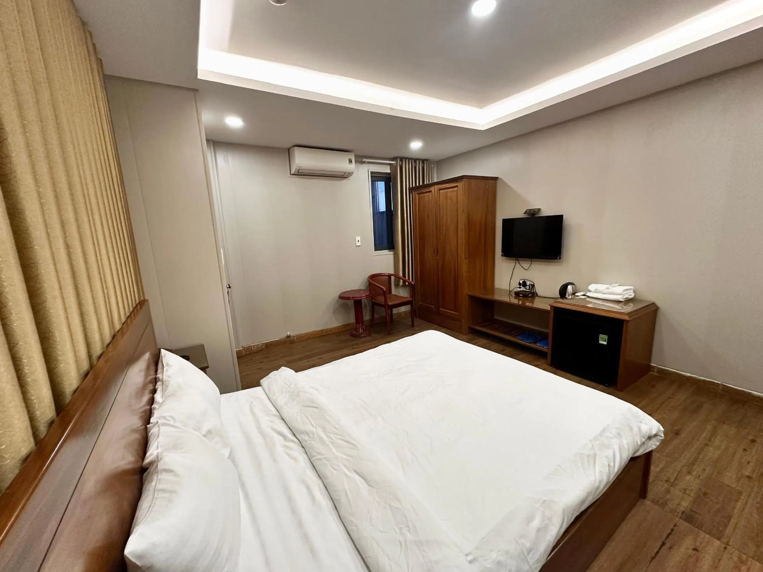 Bed in Quynh Giang Hotel - 10 minutes to Tan Son Nhat Airport