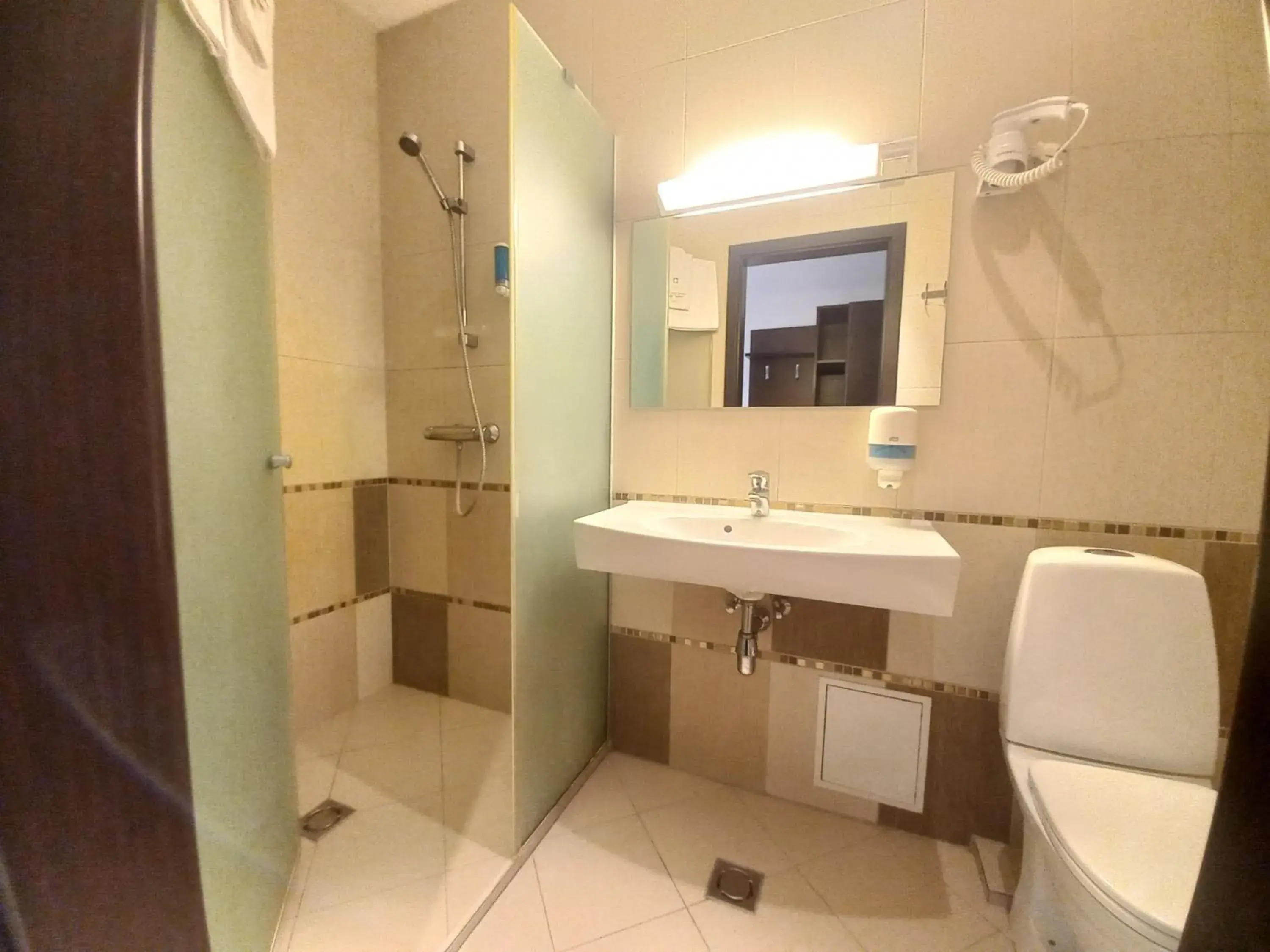 Twin Room with Shower in Vlantana Twin Room with Shower in Vlantana