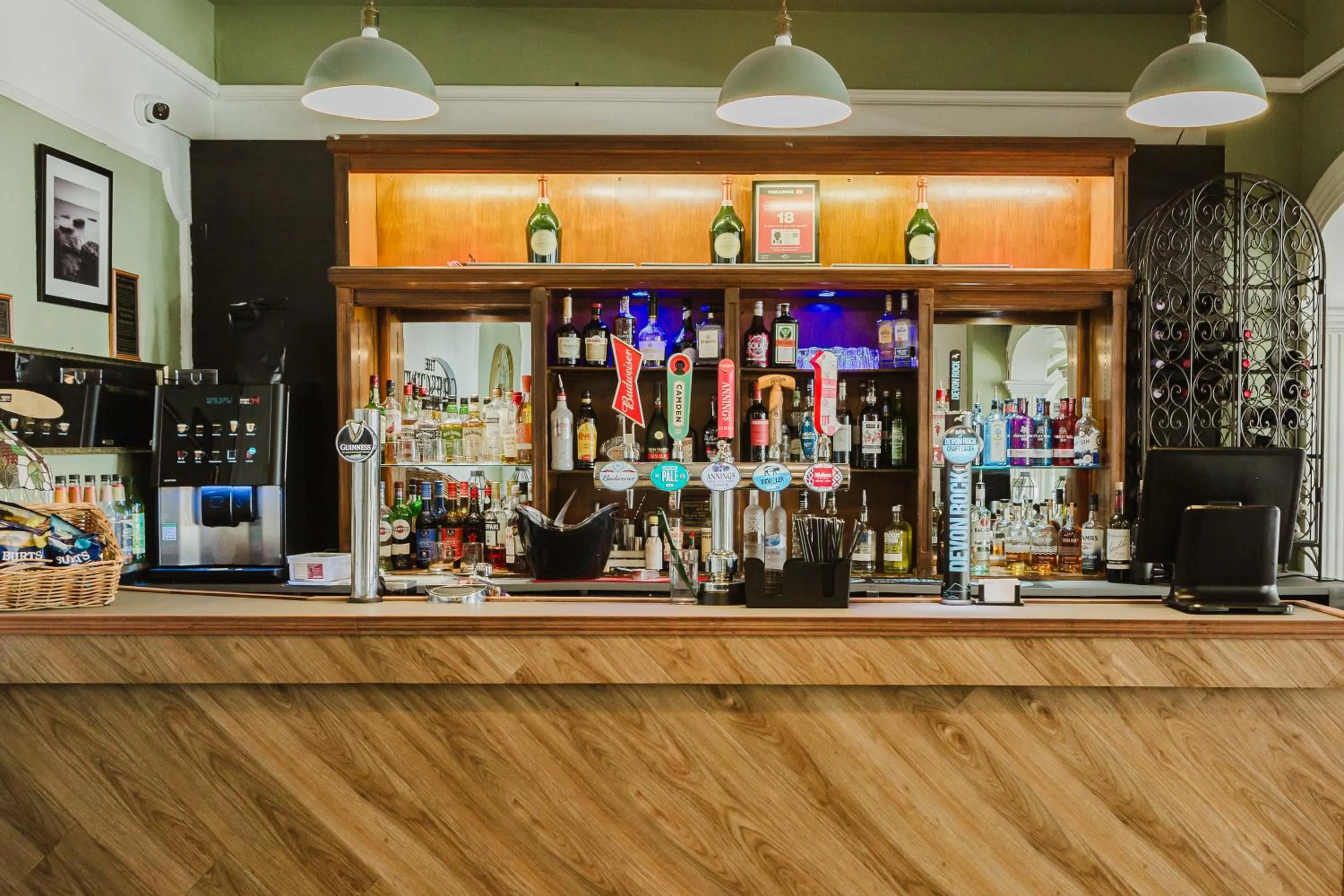 Lounge or bar in The Osborne Hotel