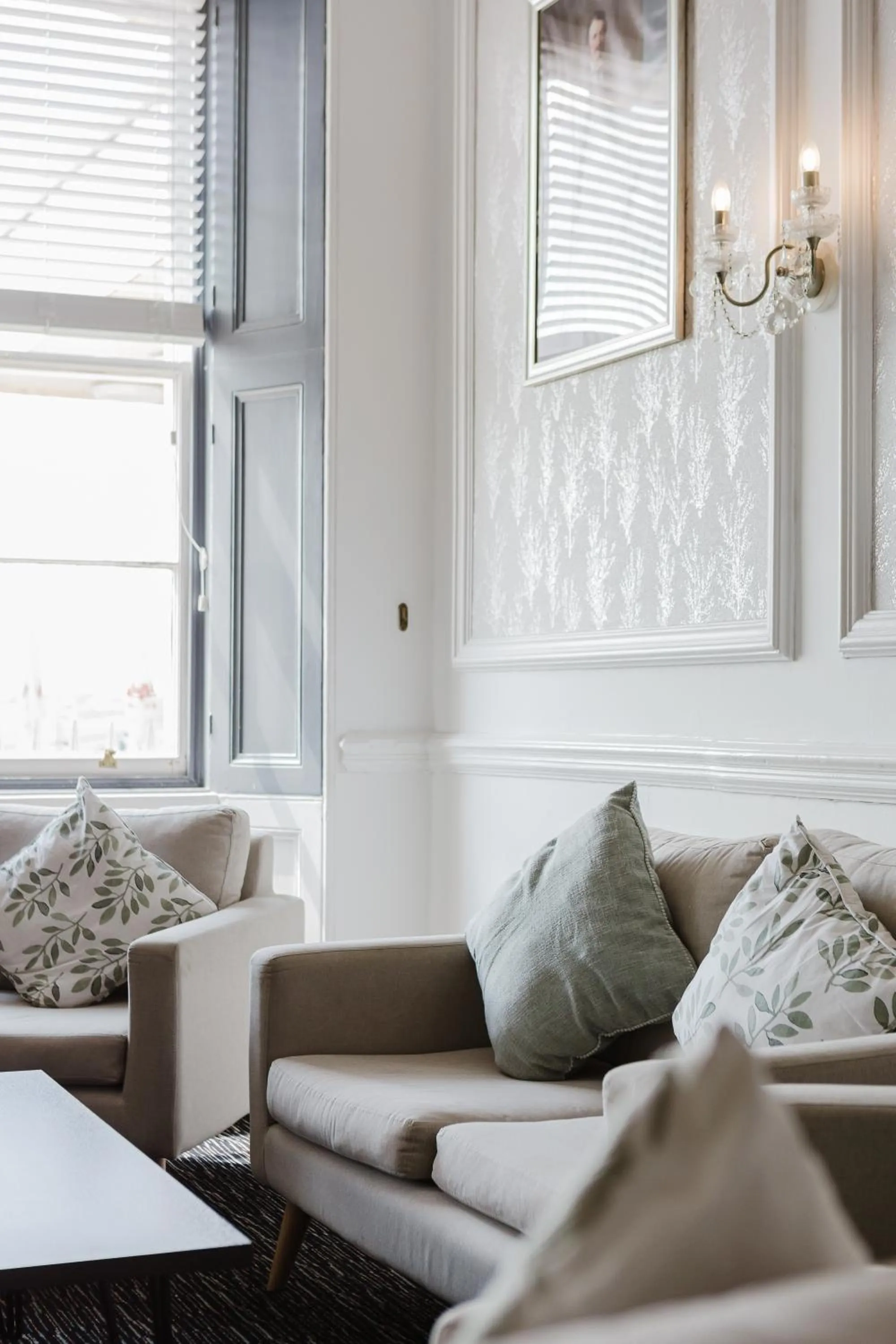 Lounge or bar in The Osborne Hotel