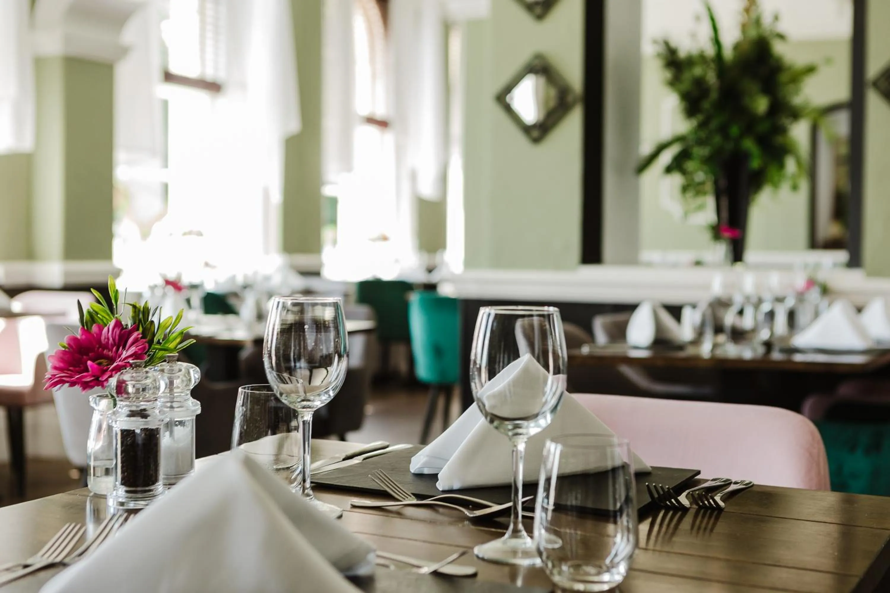 Restaurant/places to eat in The Osborne Hotel