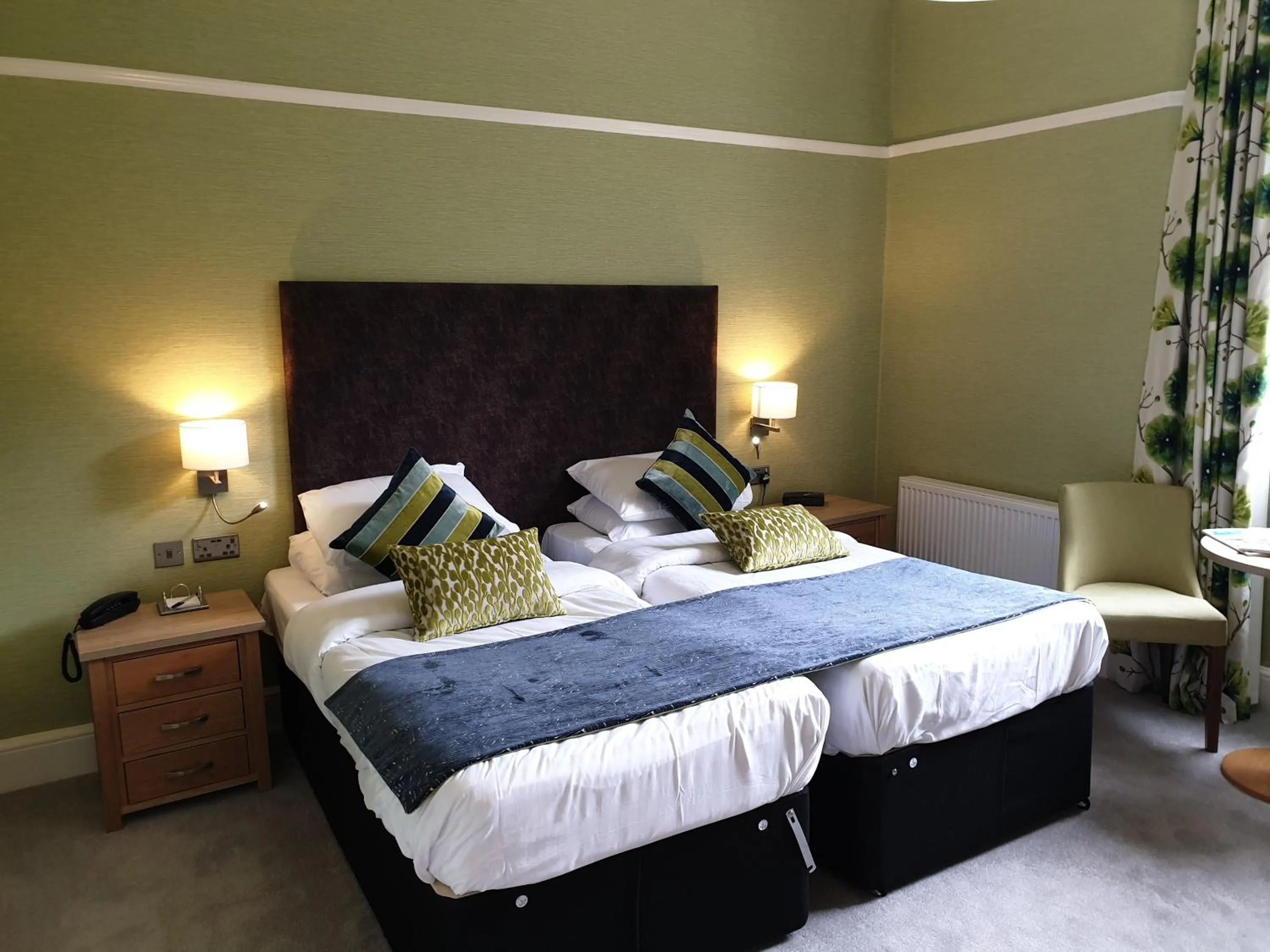 Bed in The Osborne Hotel