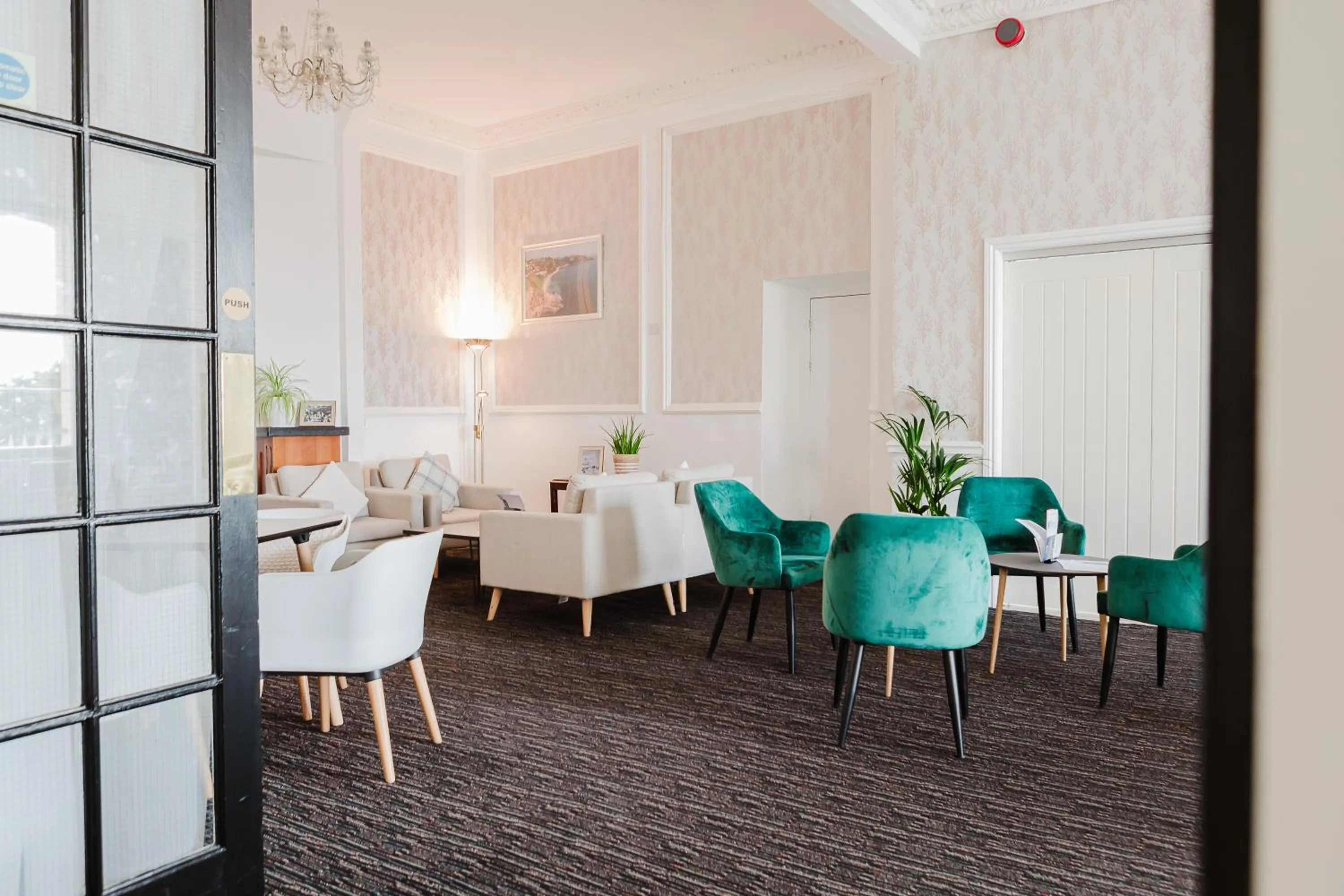 Lounge or bar in The Osborne Hotel