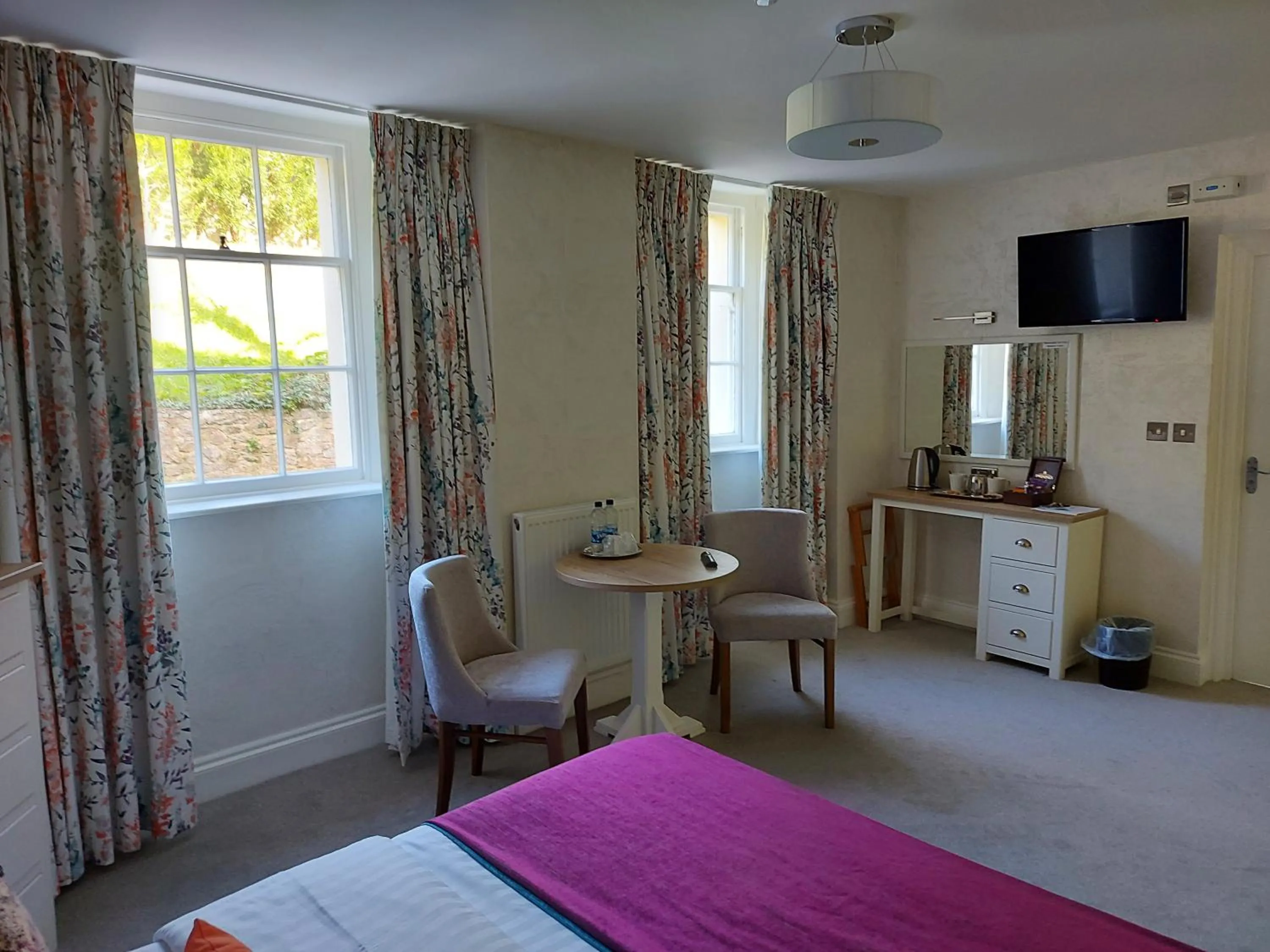 Bed in The Osborne Hotel