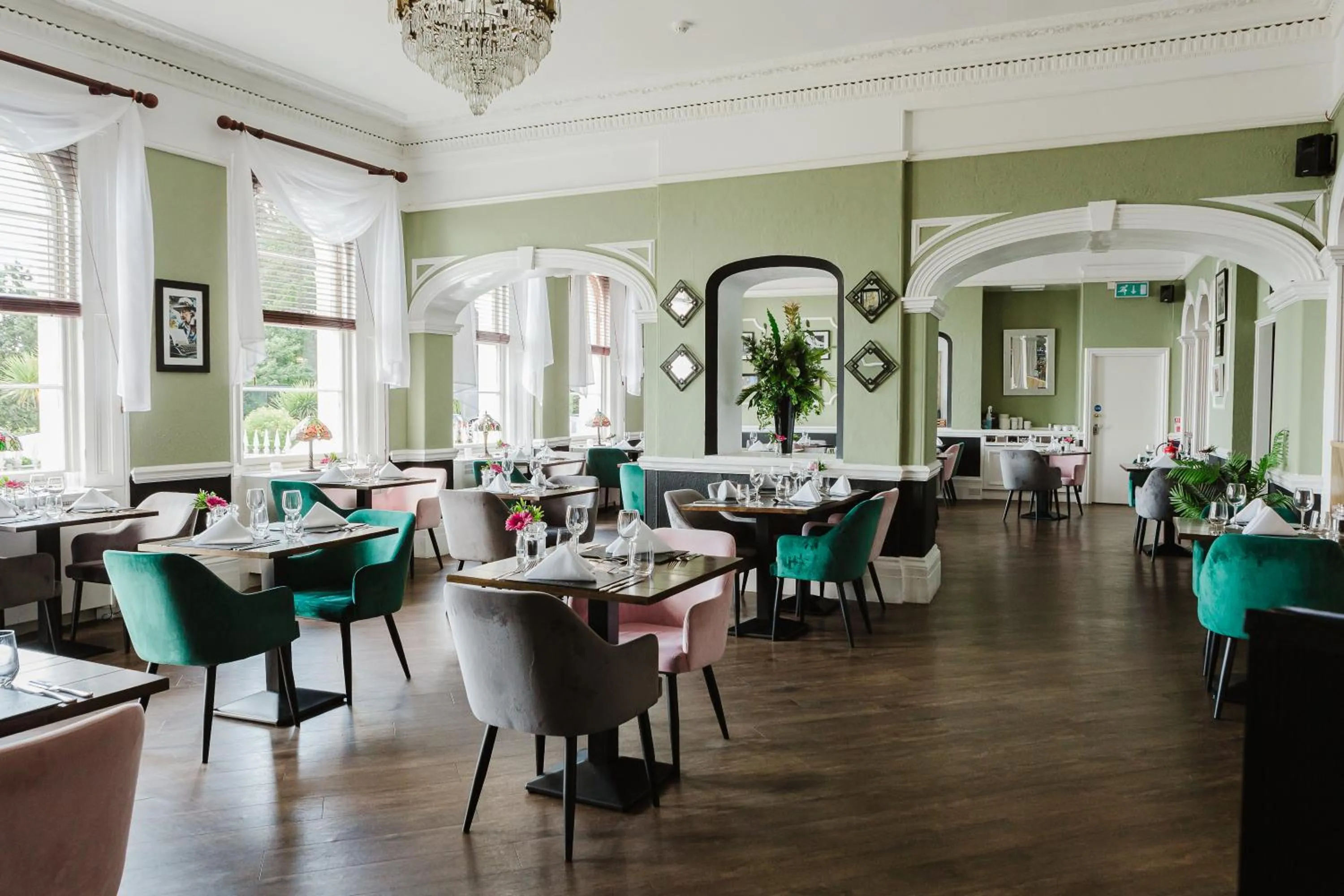 Restaurant/places to eat in The Osborne Hotel