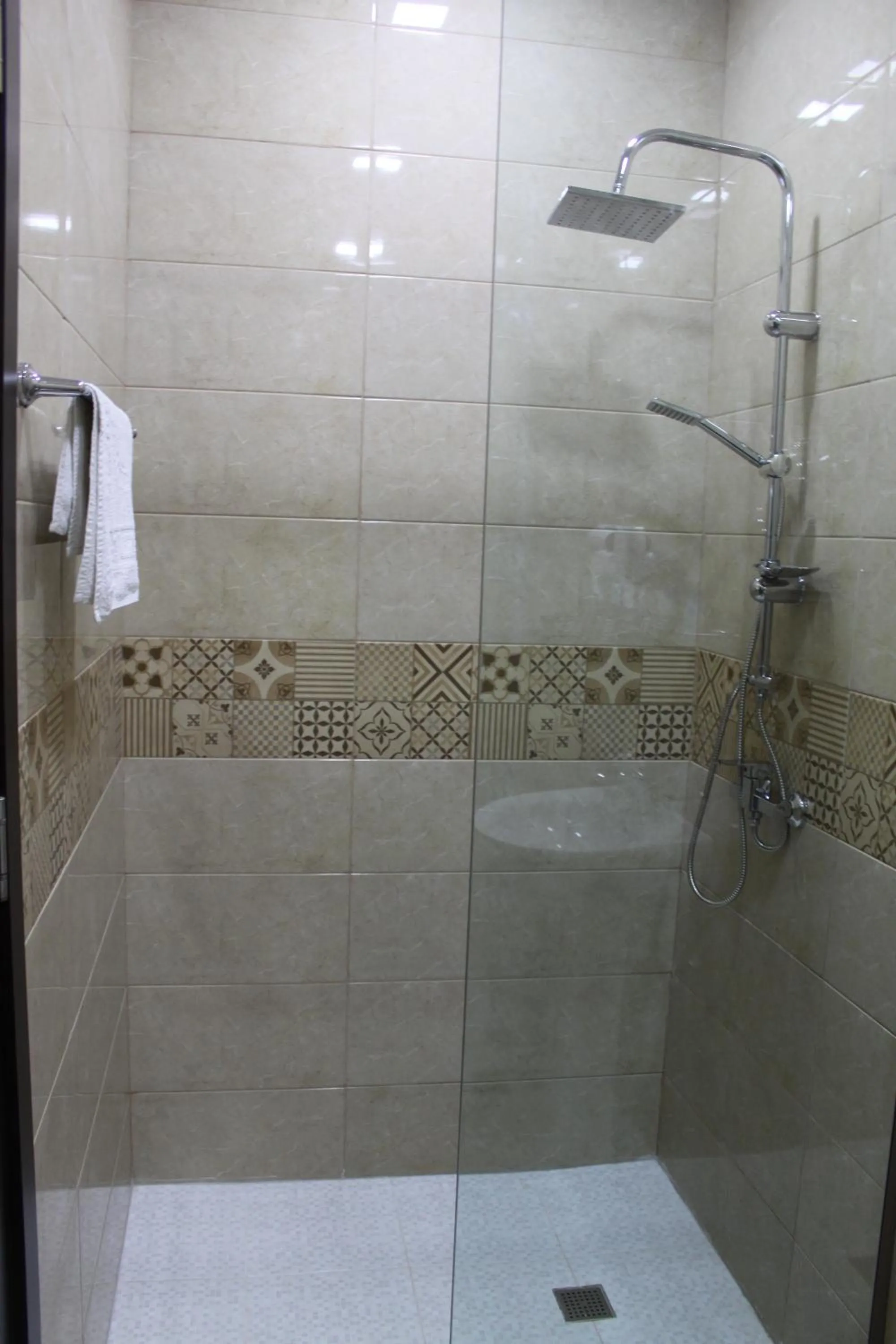 Shower in Hotel Avlabari