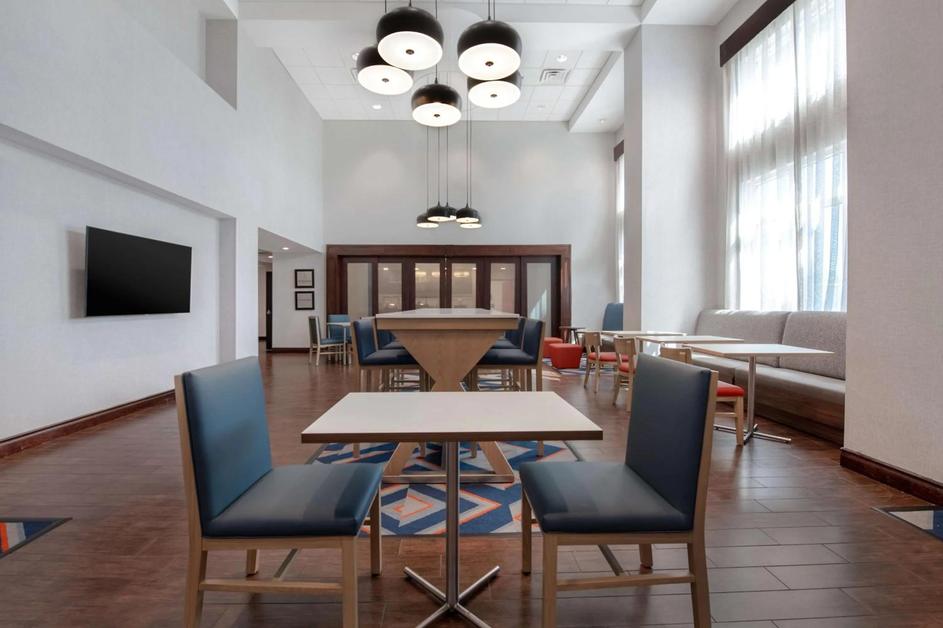 Breakfast in Hampton Inn & Suites Harvey New Orleans Westbank