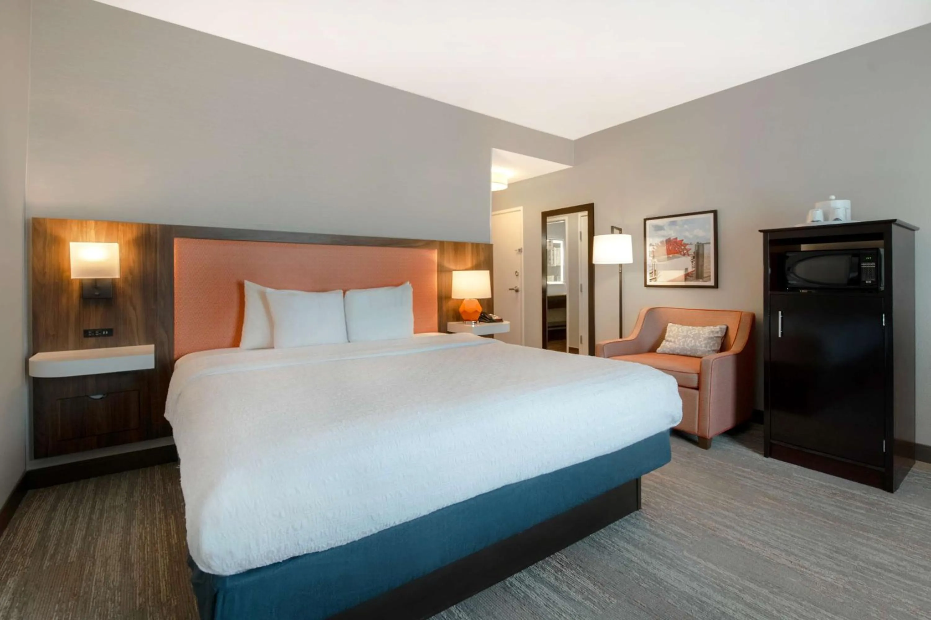 Bed in Hampton Inn & Suites Harvey New Orleans Westbank