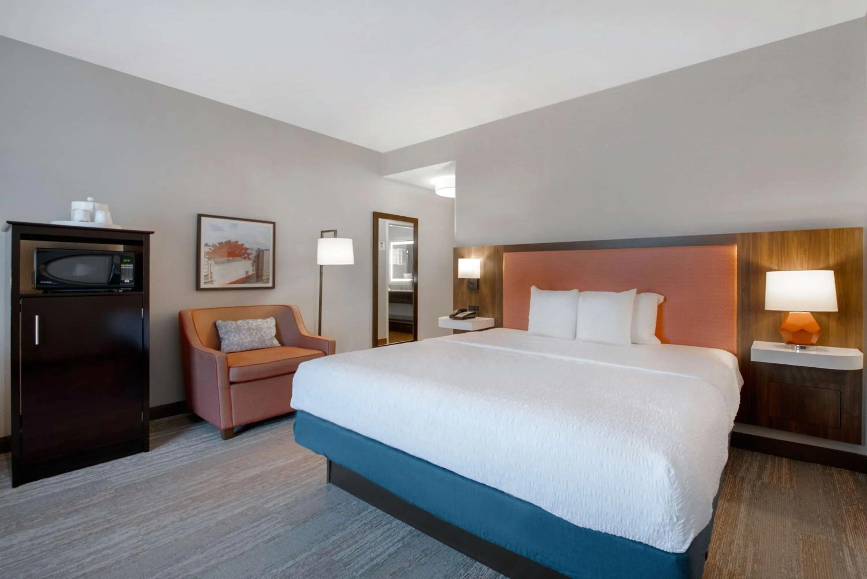 Bed in Hampton Inn & Suites Harvey New Orleans Westbank