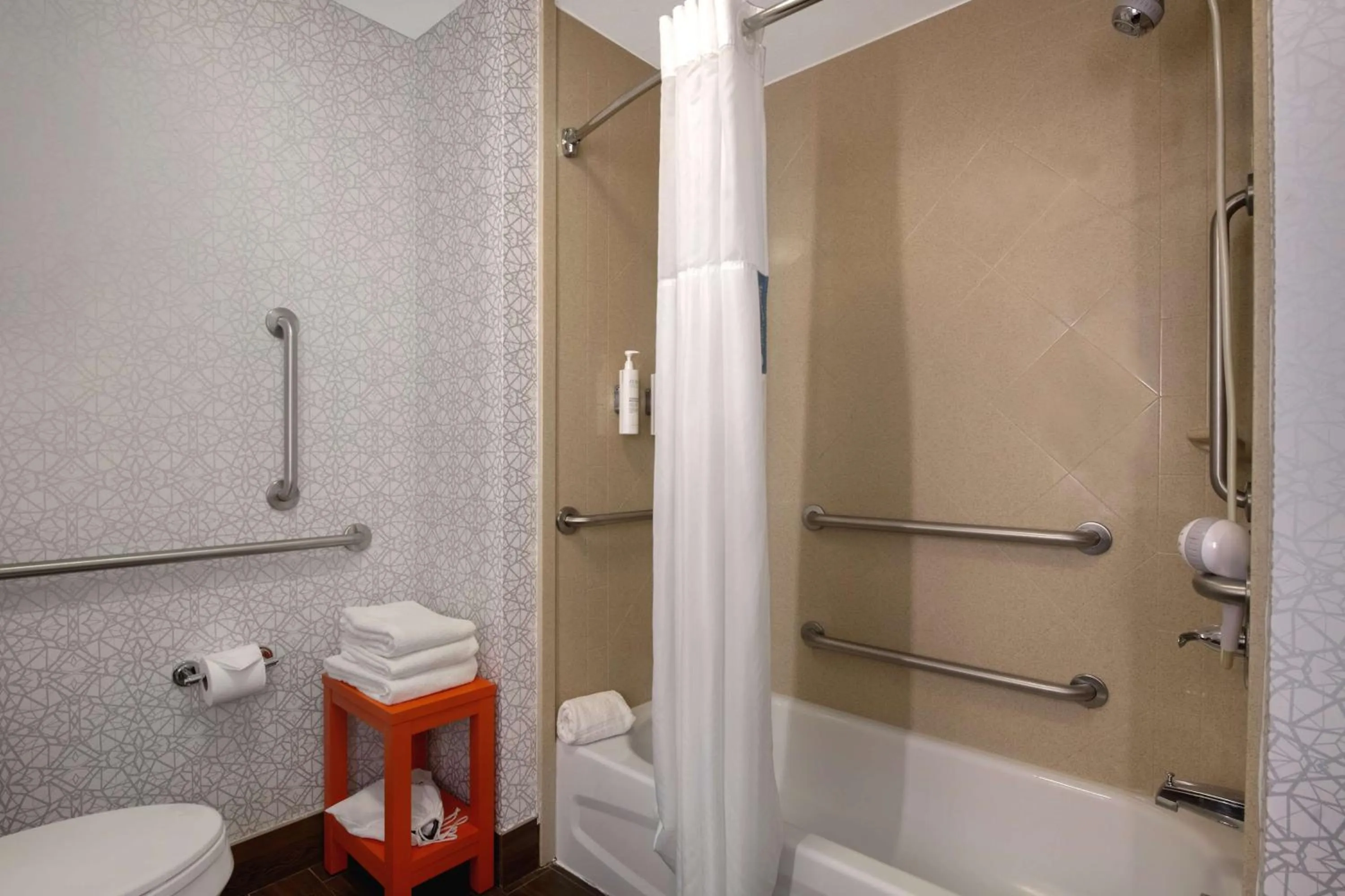 Bathroom in Hampton Inn & Suites Harvey New Orleans Westbank