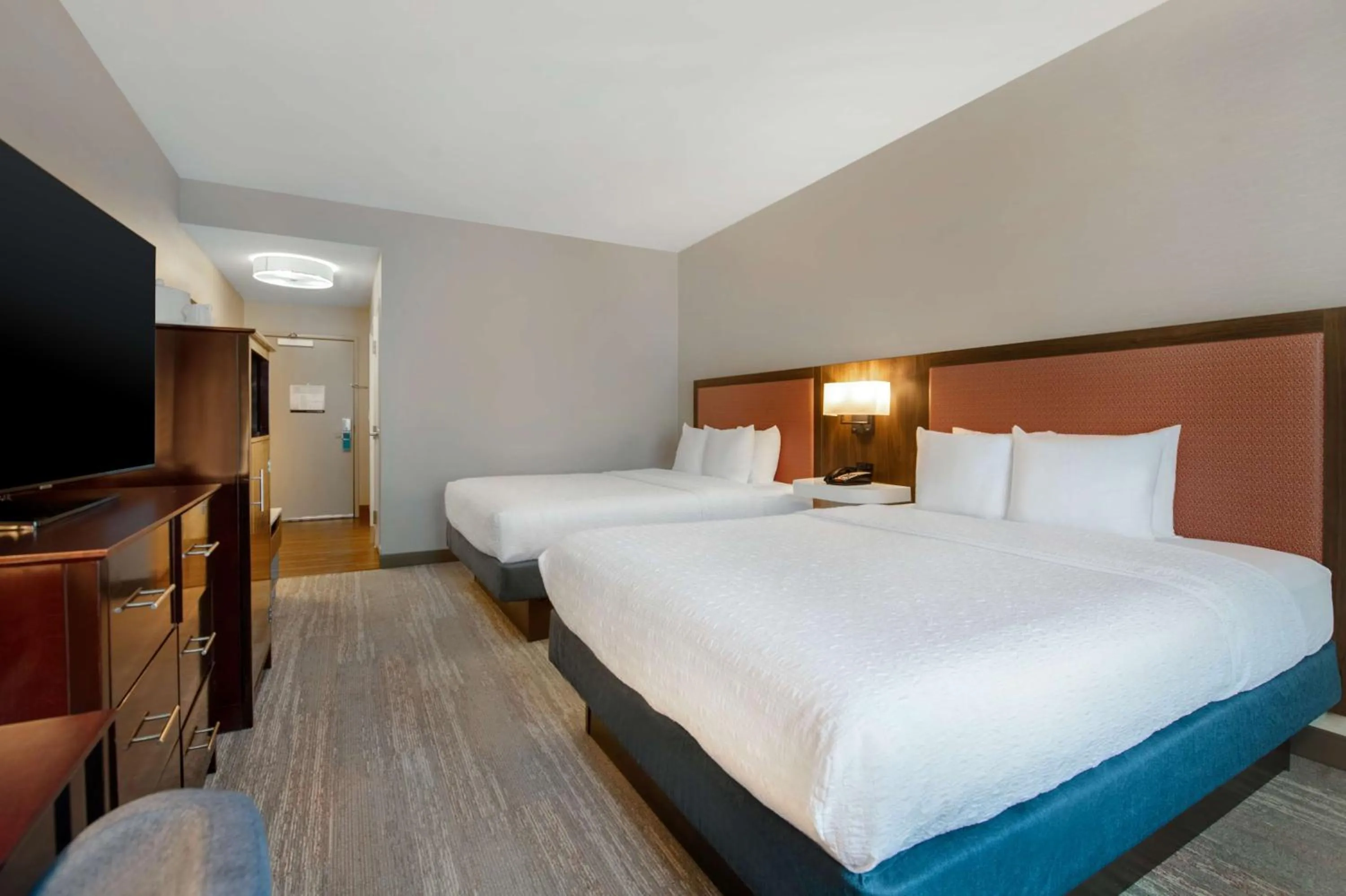 Bed in Hampton Inn & Suites Harvey New Orleans Westbank