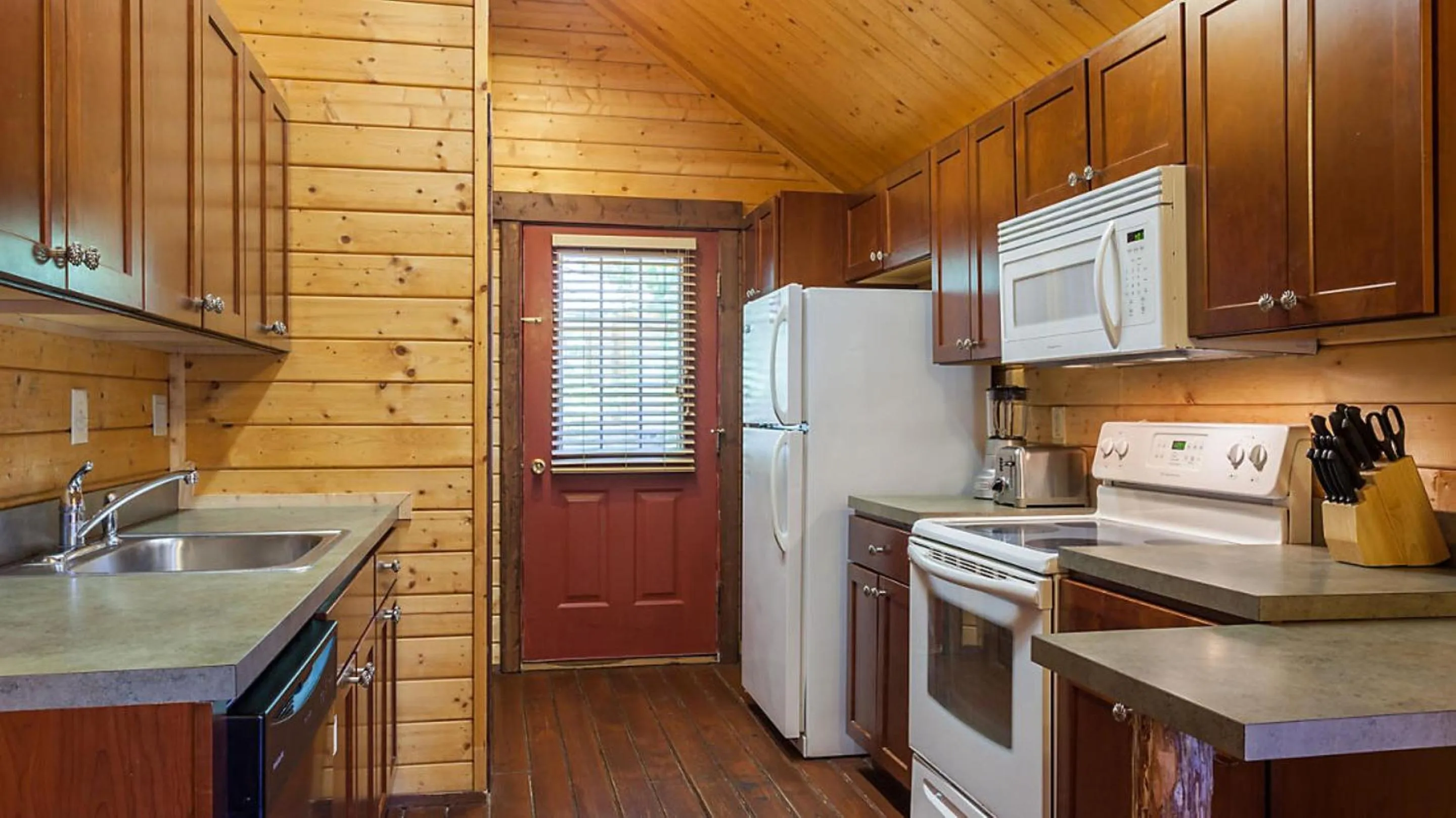 Kitchen or kitchenette in Shenandoah Wilderness Traveler