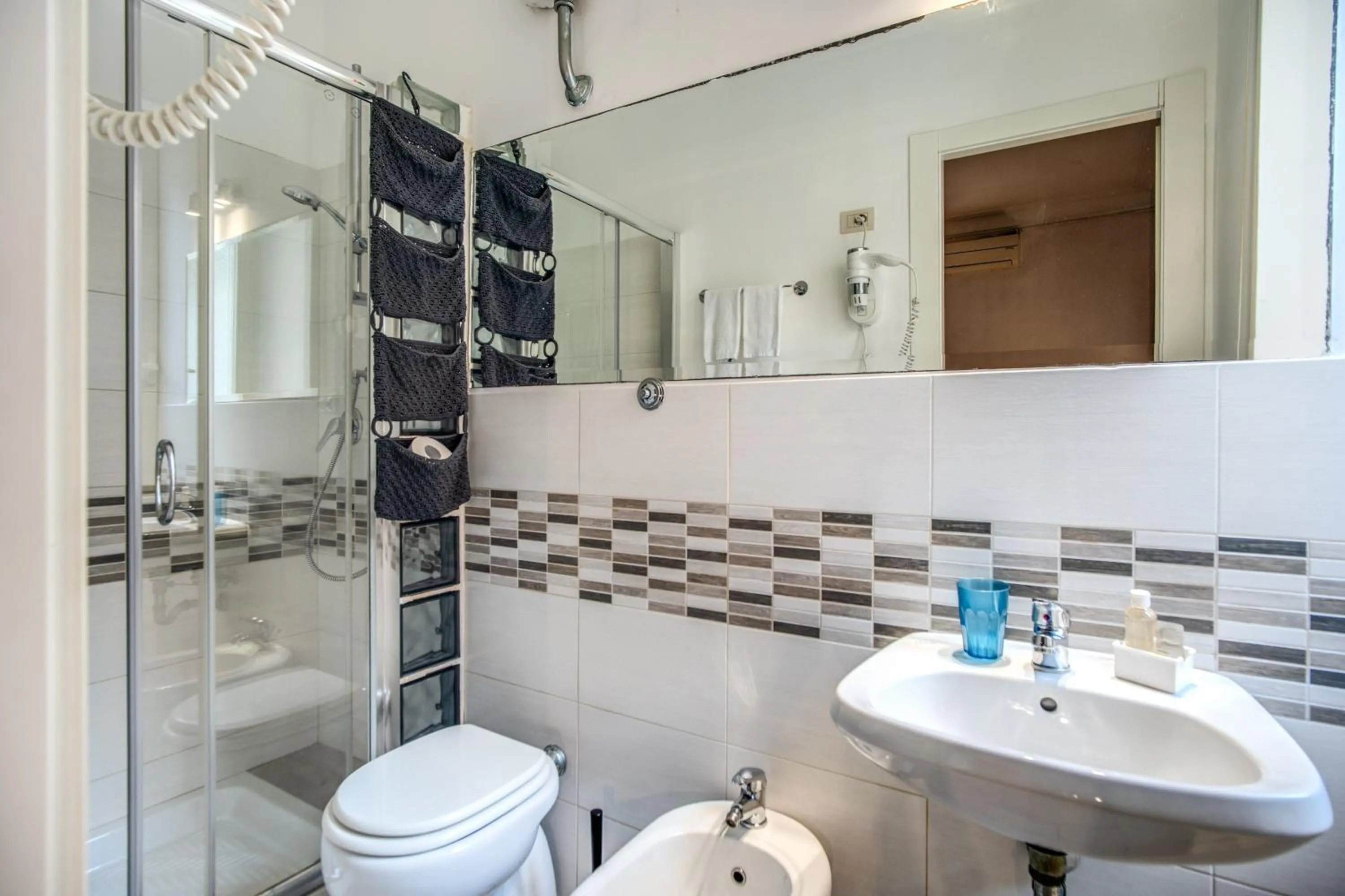 Shower in Circus Maximus B&B