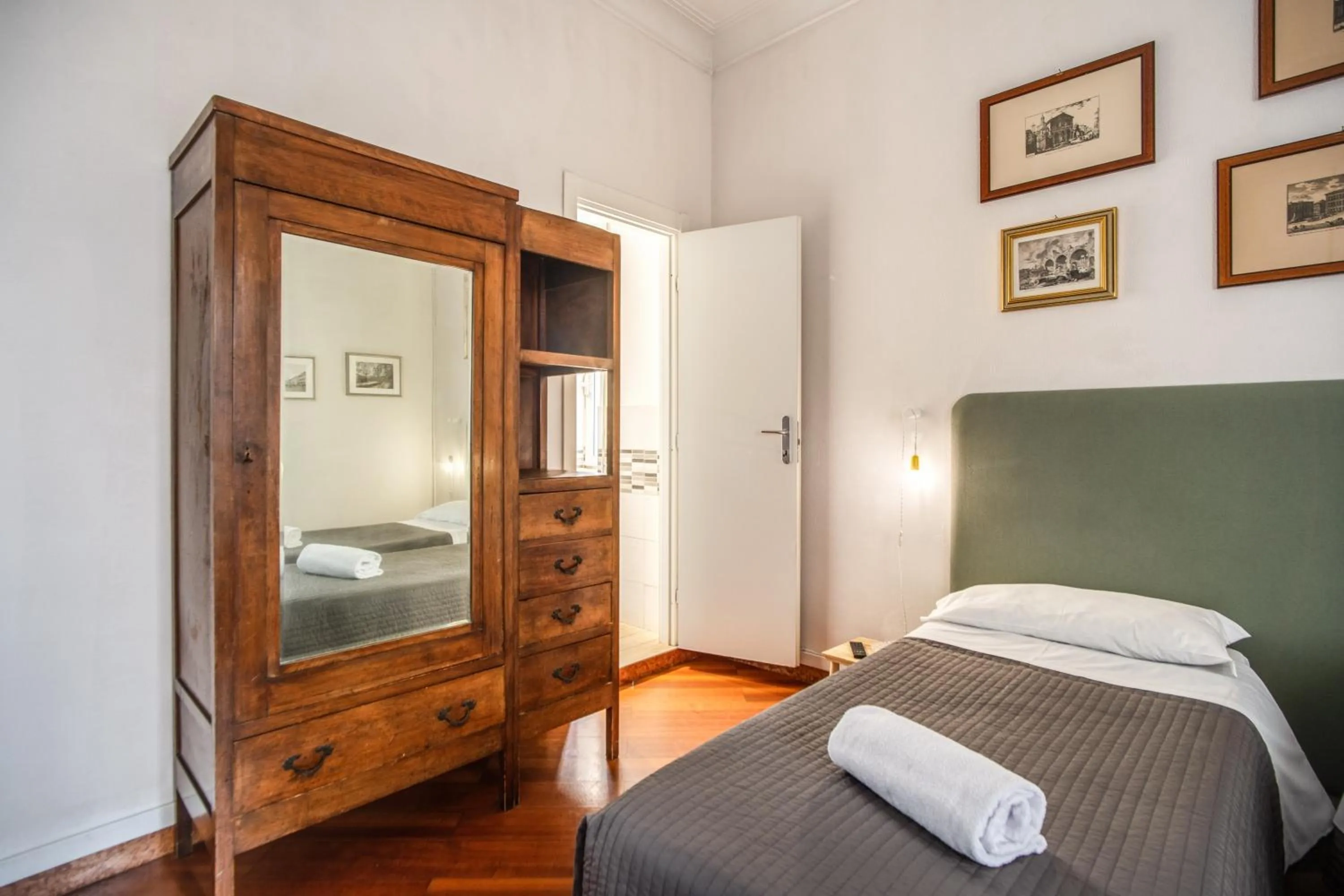 Bedroom, Bed in Circus Maximus B&B