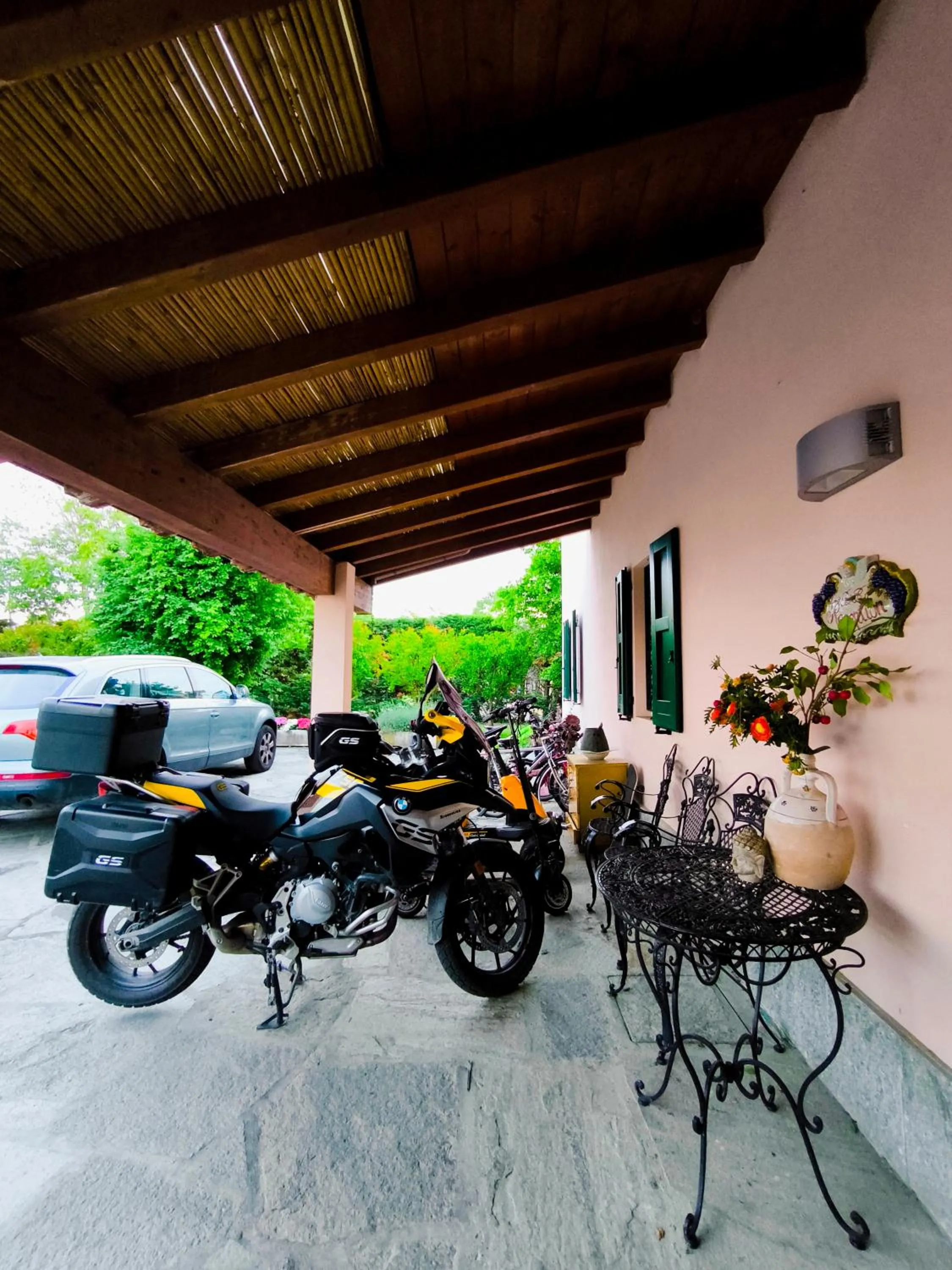 B&B RED WINE COUNTRY HOUSE
