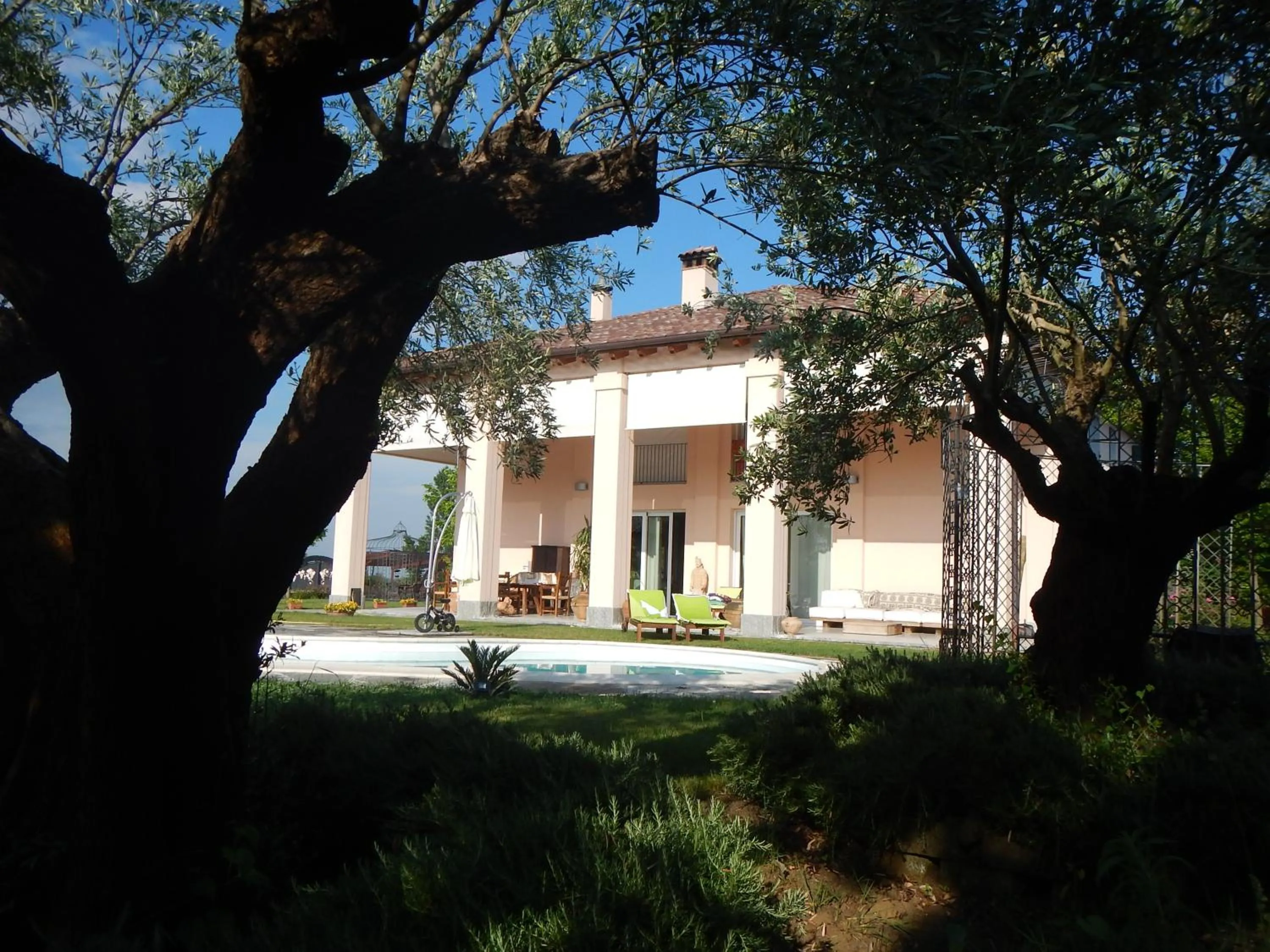 B&B RED WINE COUNTRY HOUSE