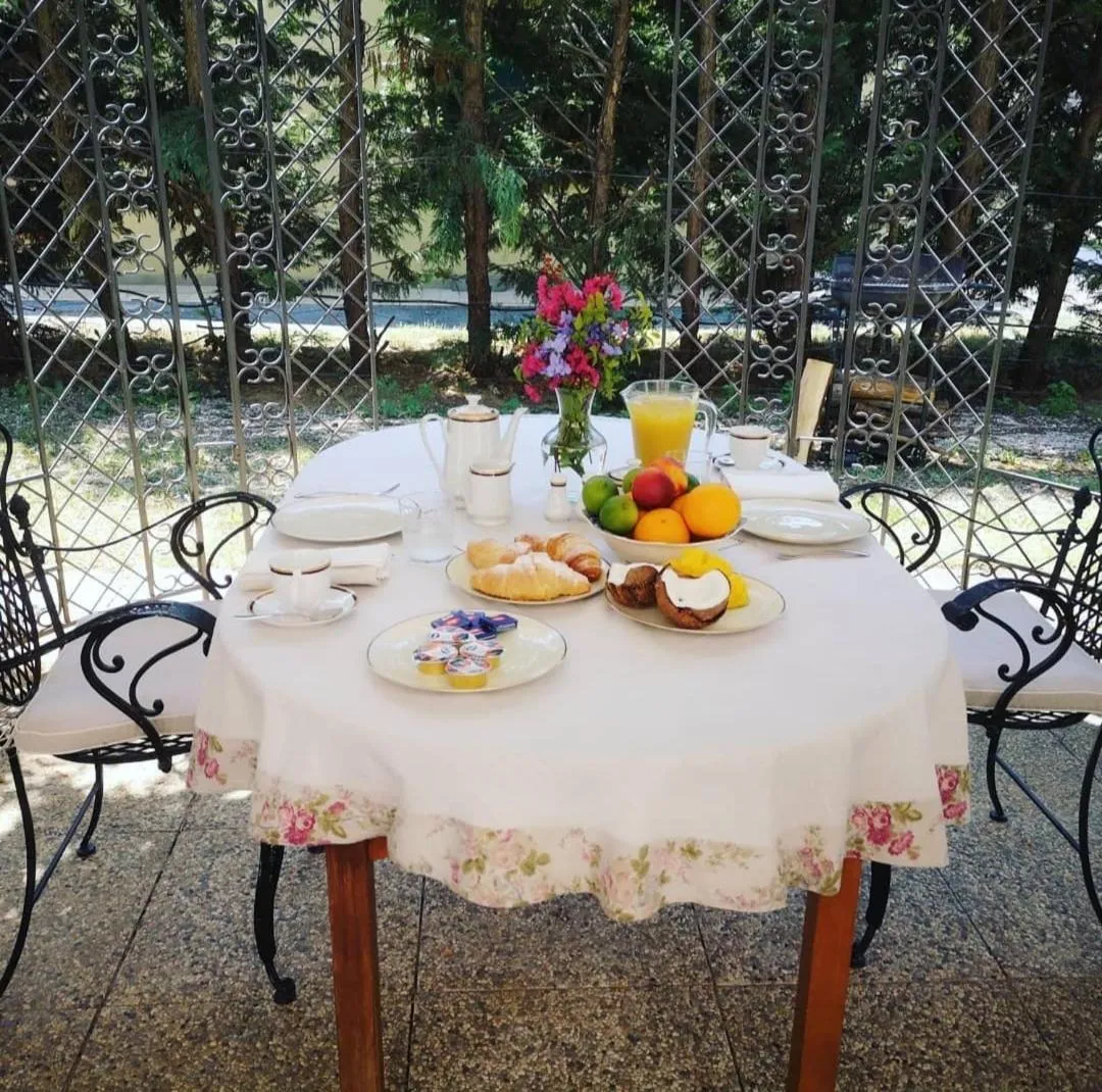B&B RED WINE COUNTRY HOUSE