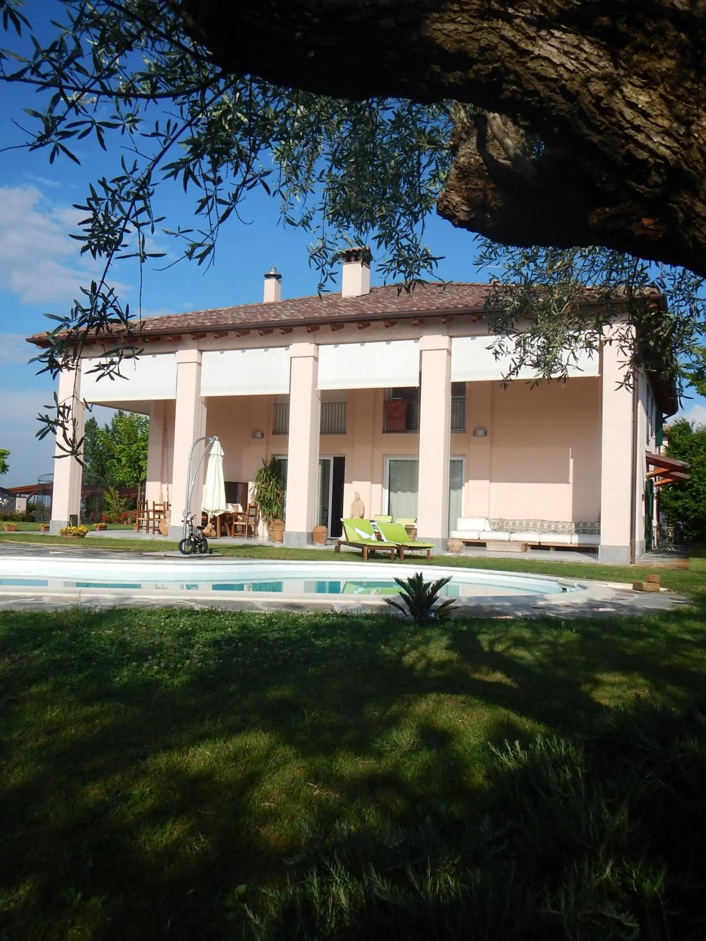 B&B RED WINE COUNTRY HOUSE
